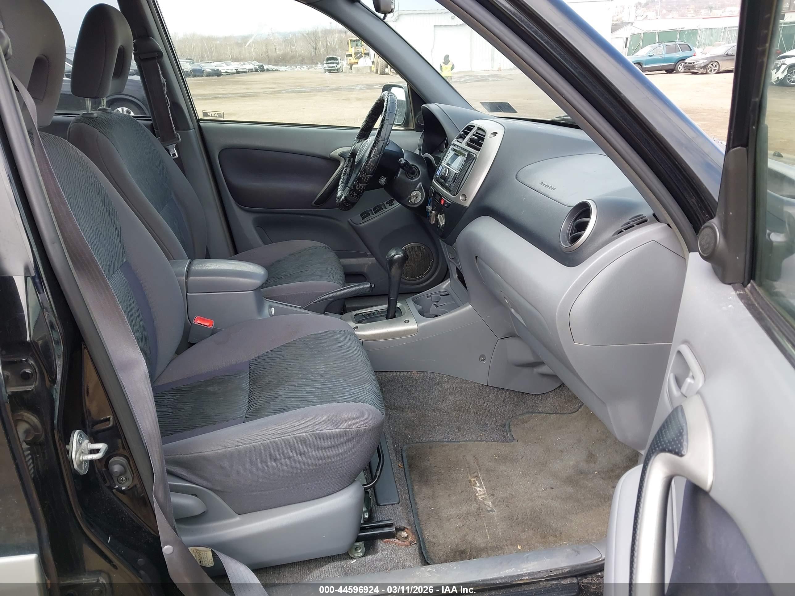 TOYOTA RAV4 image 5