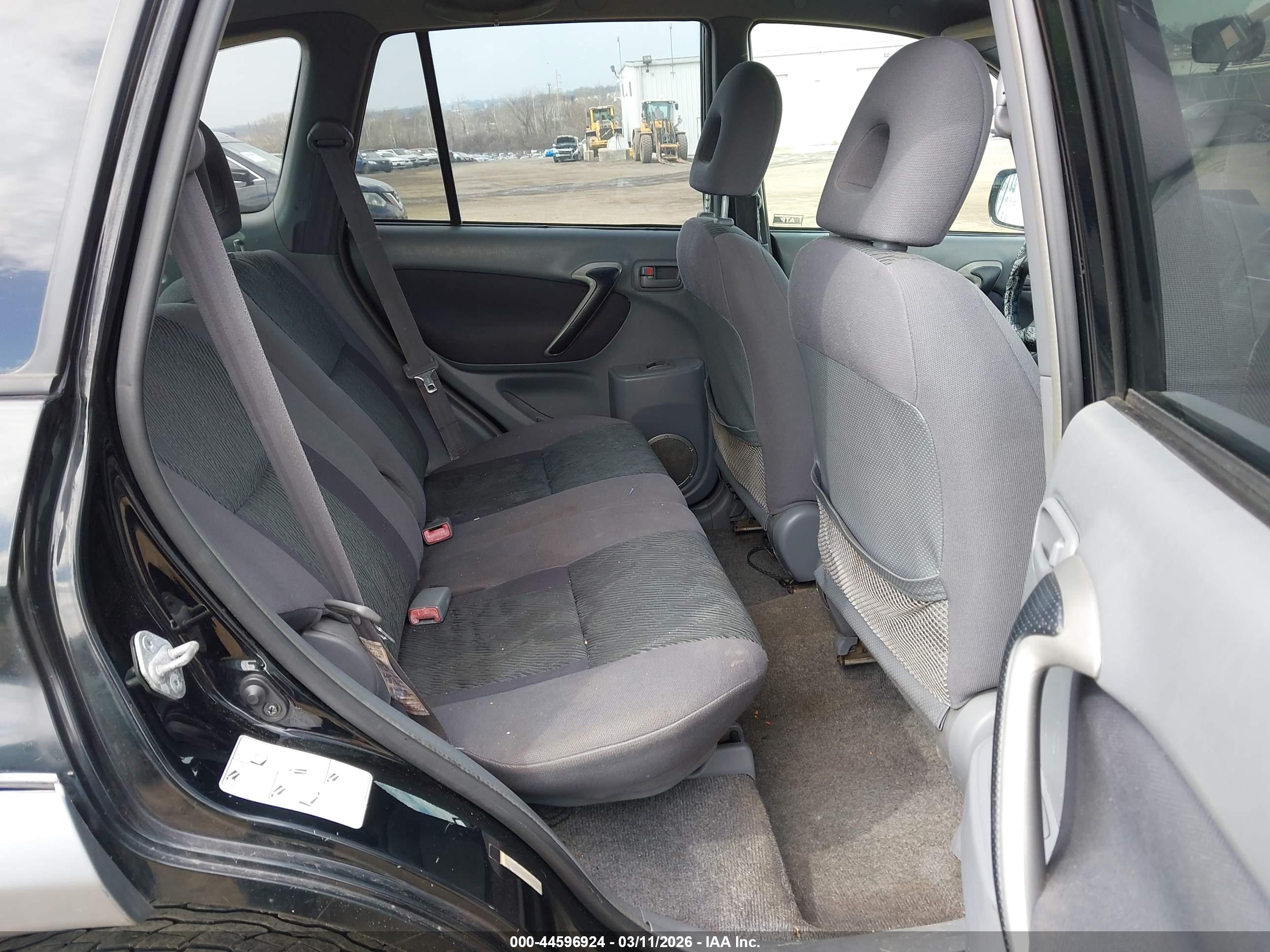 TOYOTA RAV4 image 8