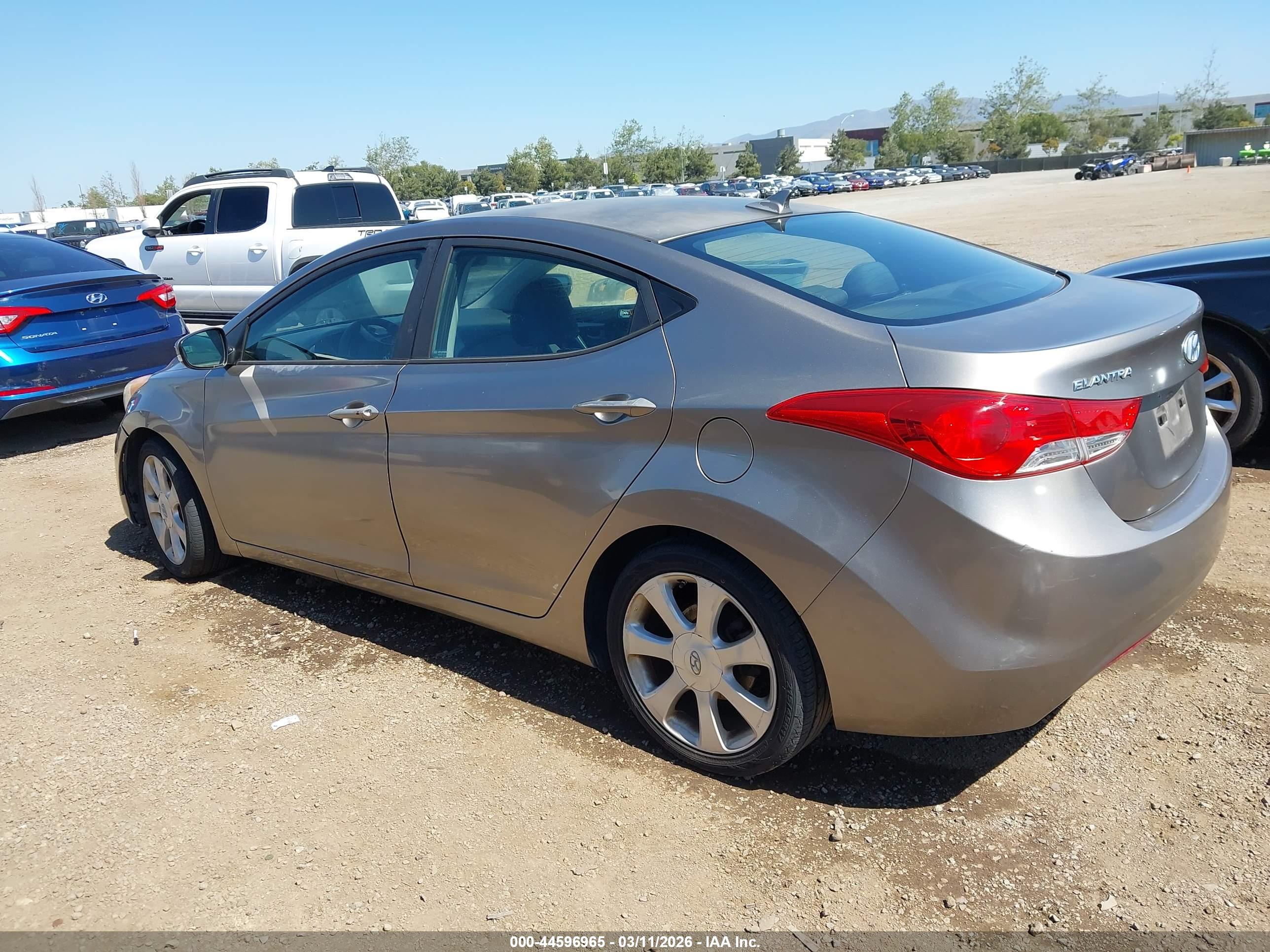 HYUNDAI ELANTRA image 3