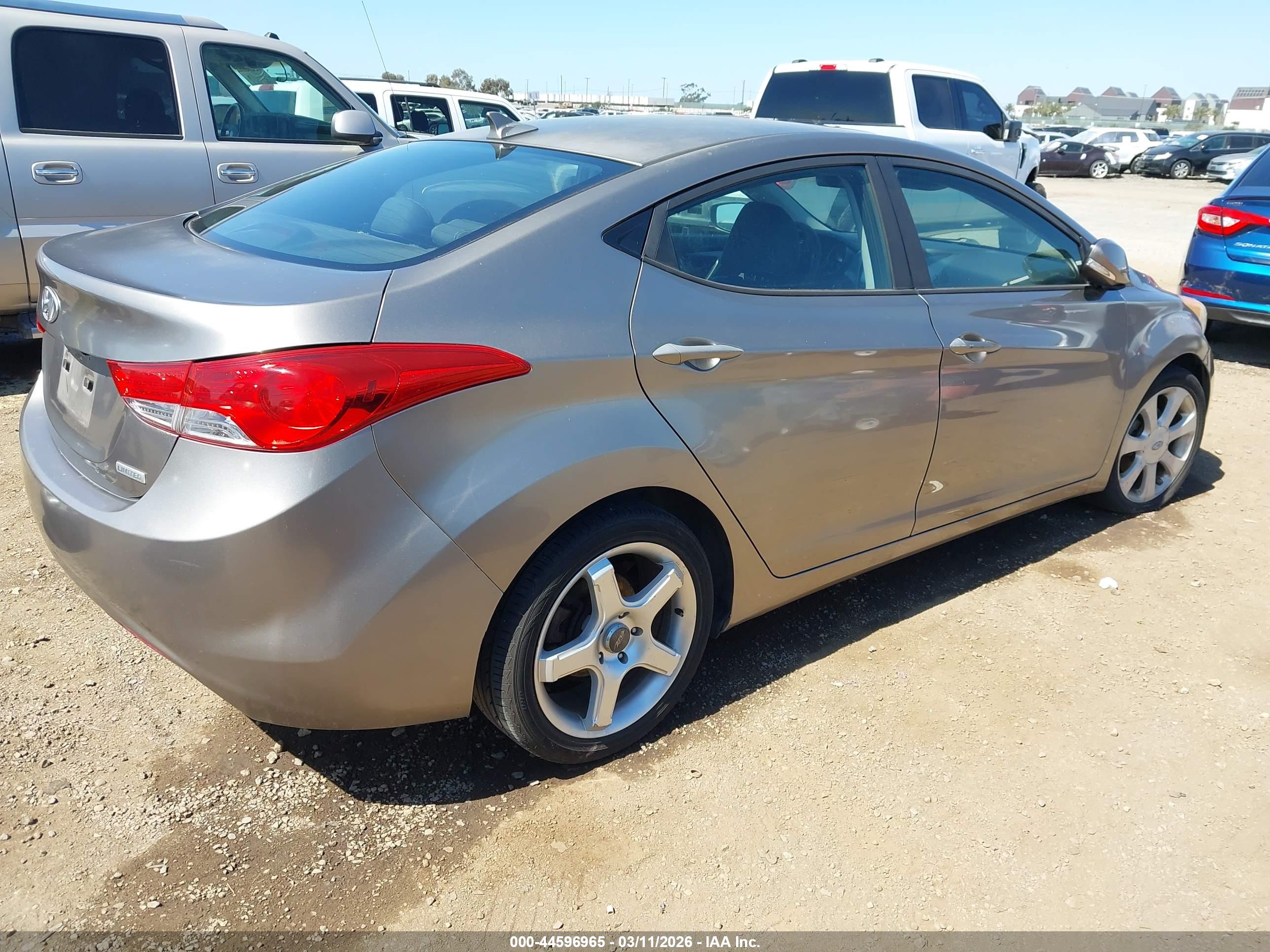 HYUNDAI ELANTRA image 4