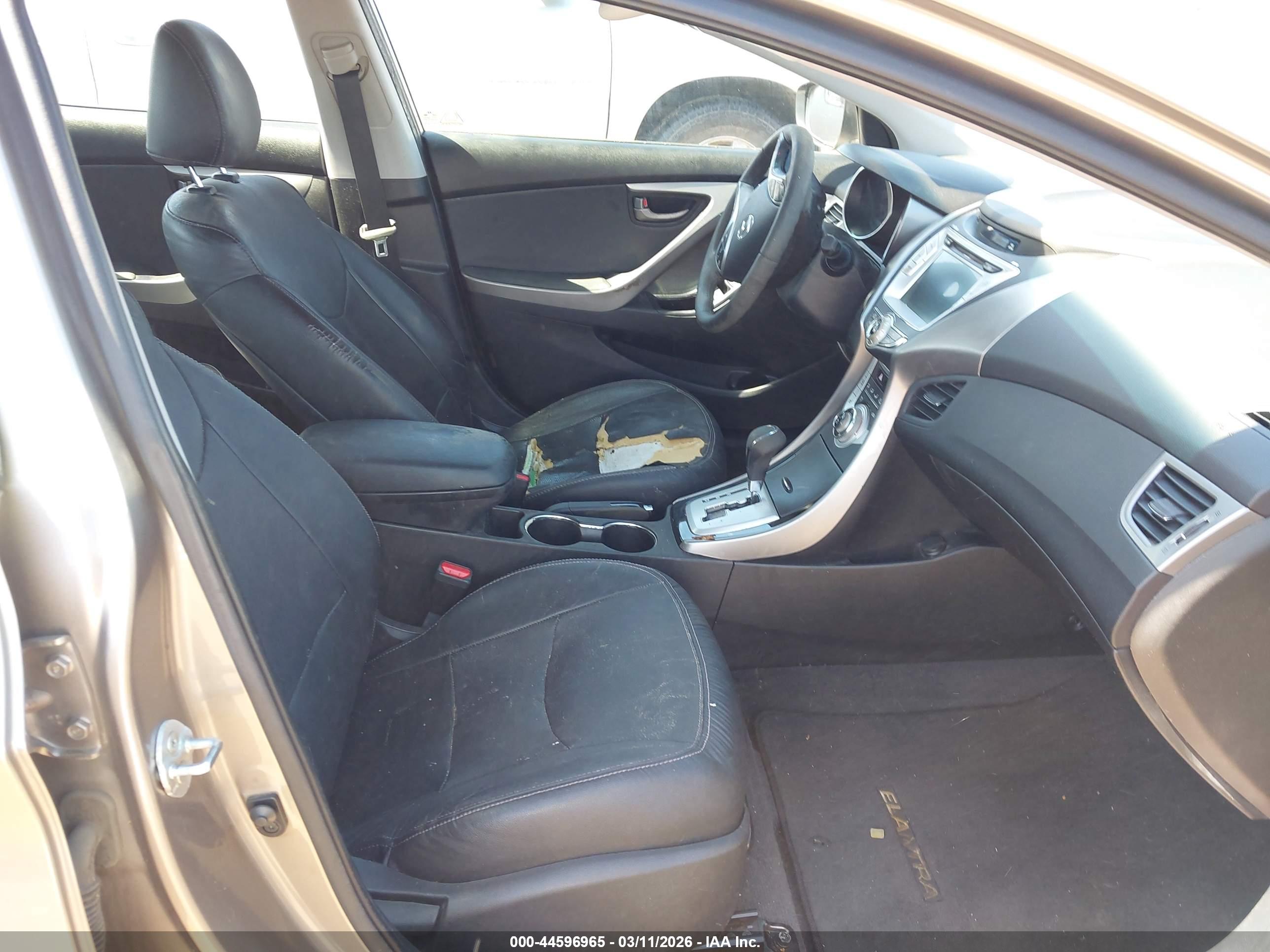 HYUNDAI ELANTRA image 5