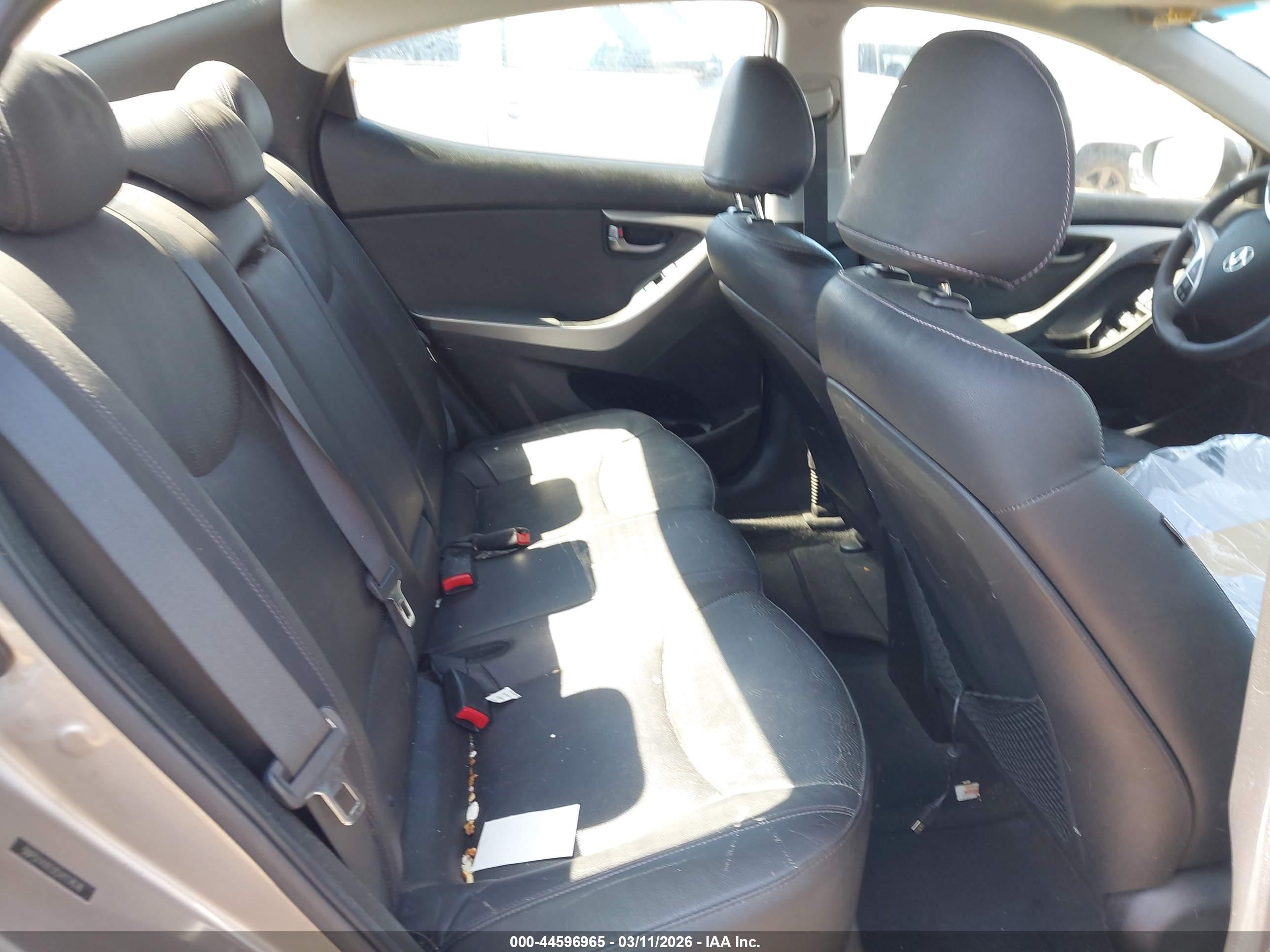 HYUNDAI ELANTRA image 8