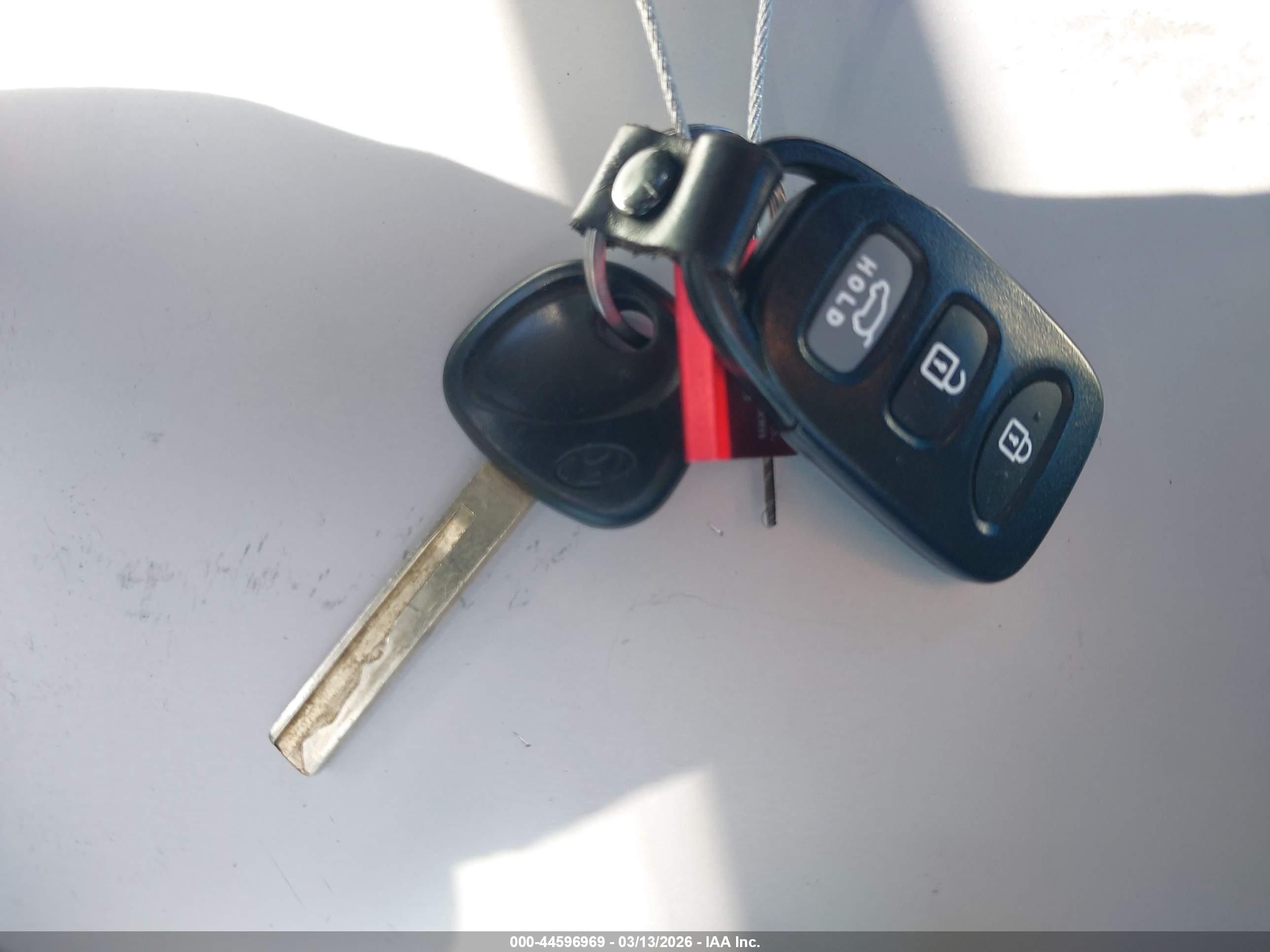 HYUNDAI VELOSTER image 11