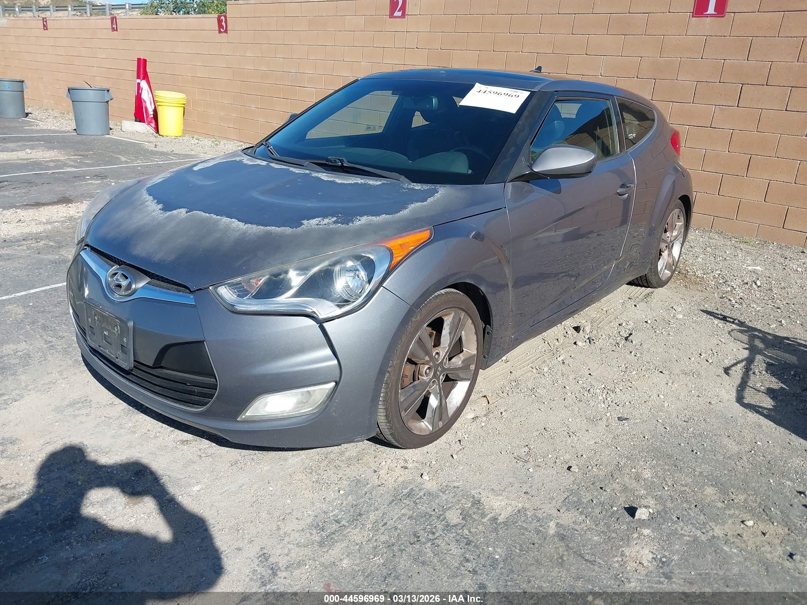HYUNDAI VELOSTER image 2