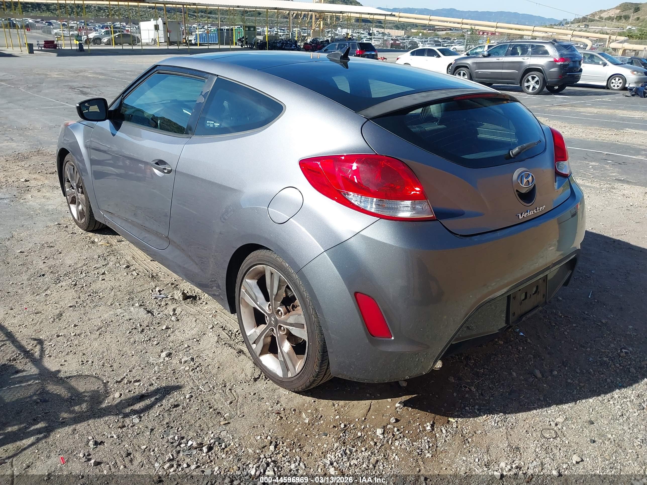 HYUNDAI VELOSTER image 3