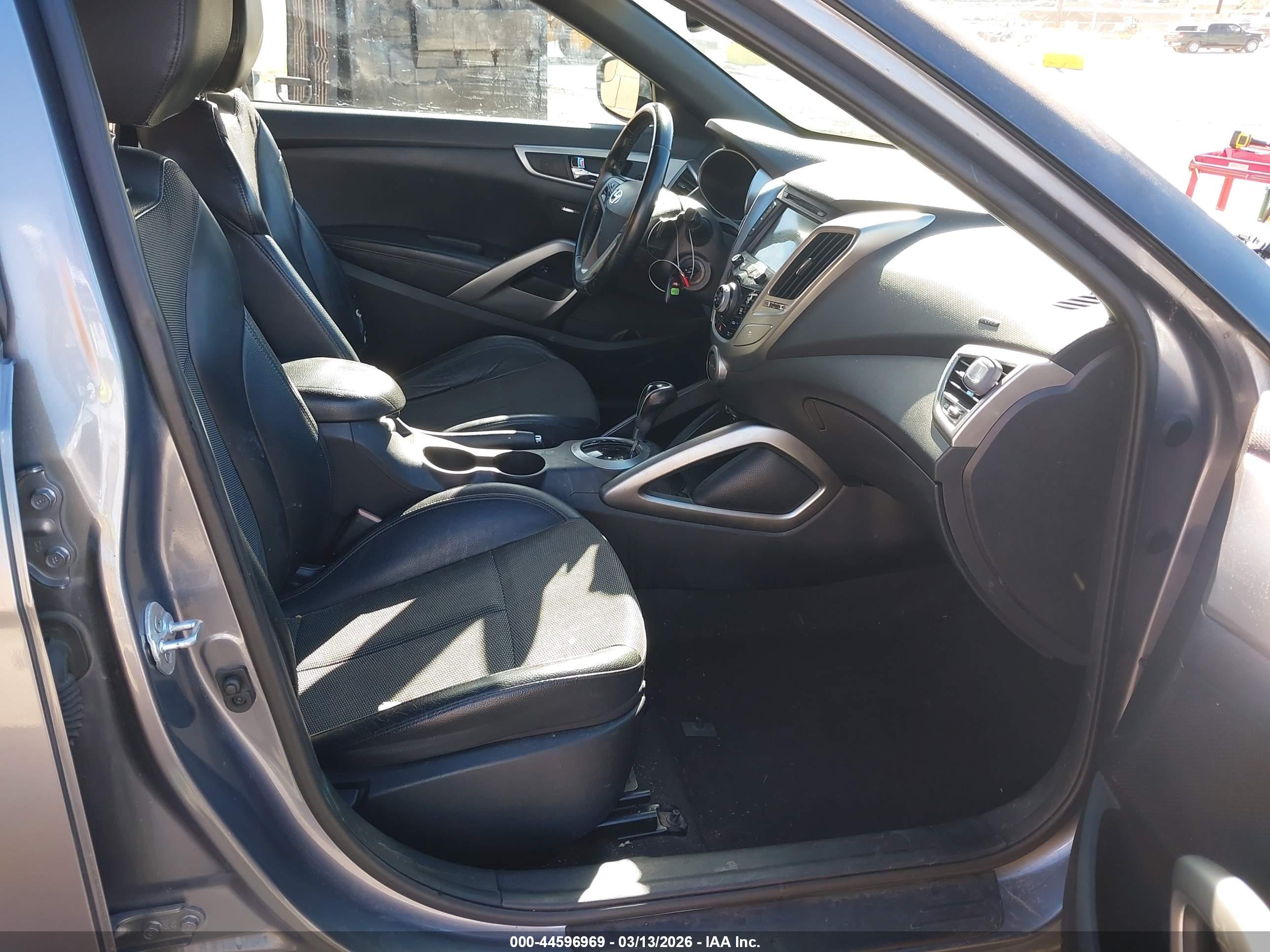 HYUNDAI VELOSTER image 5