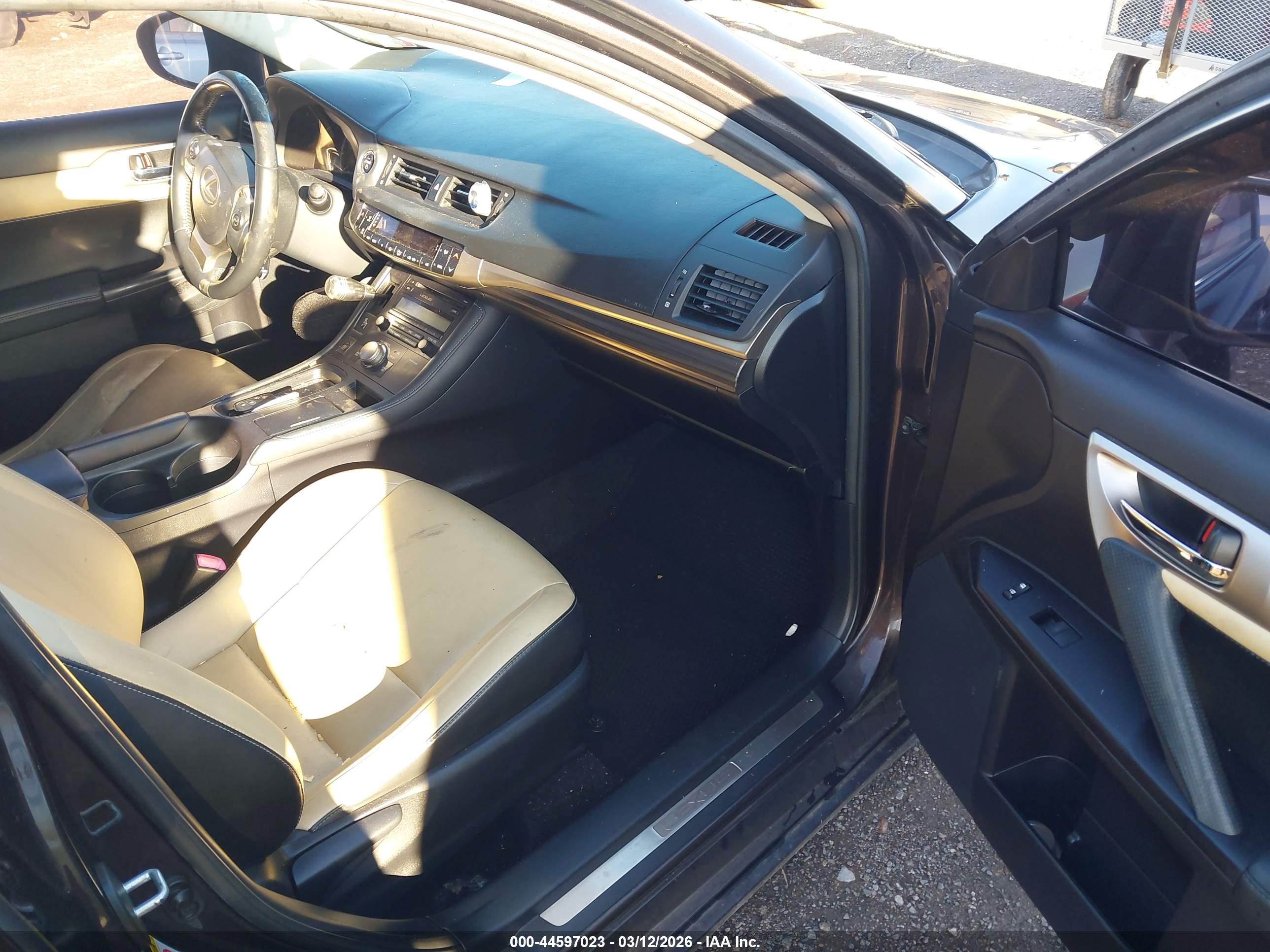 LEXUS CT image 5