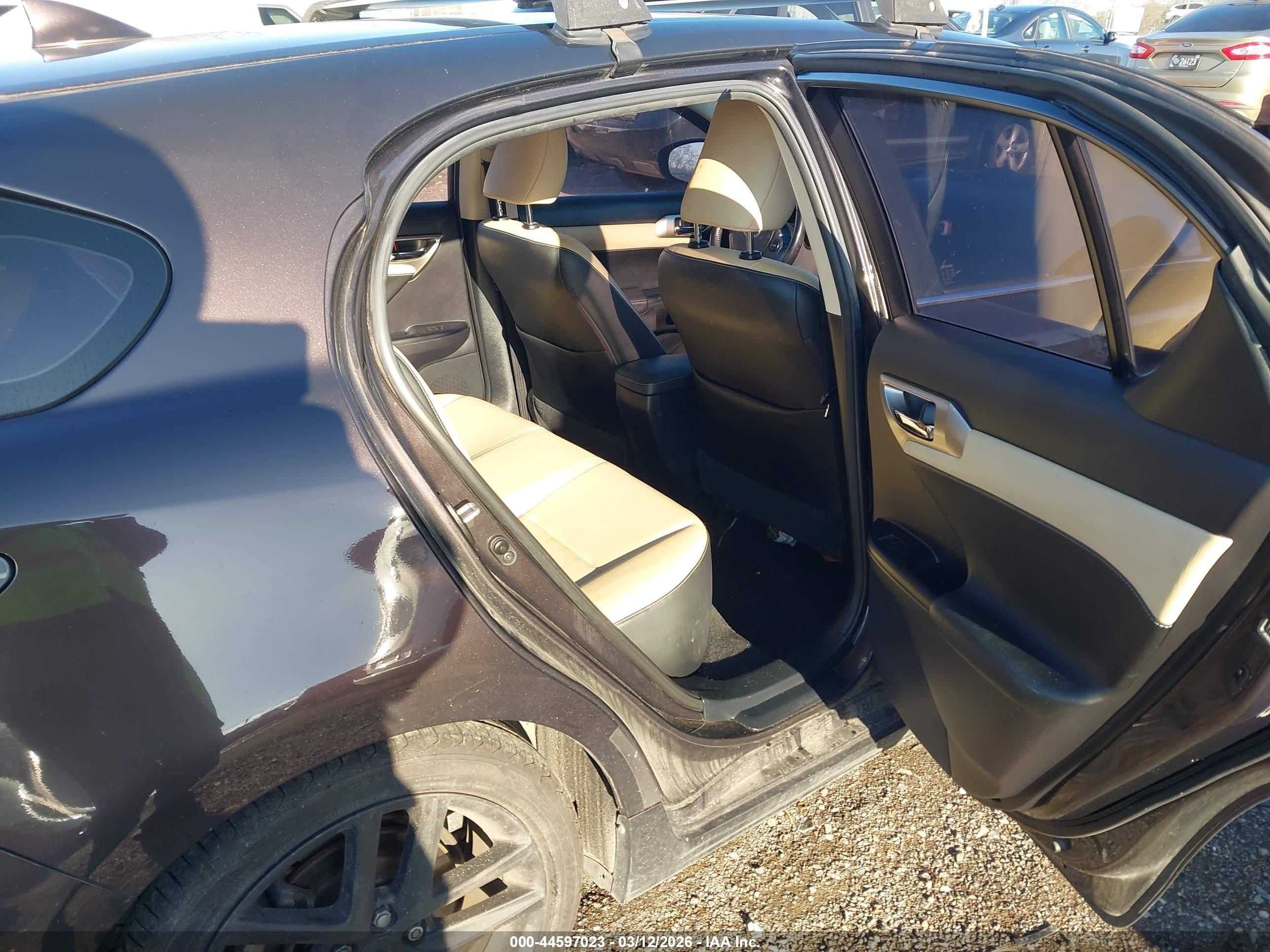 LEXUS CT image 8