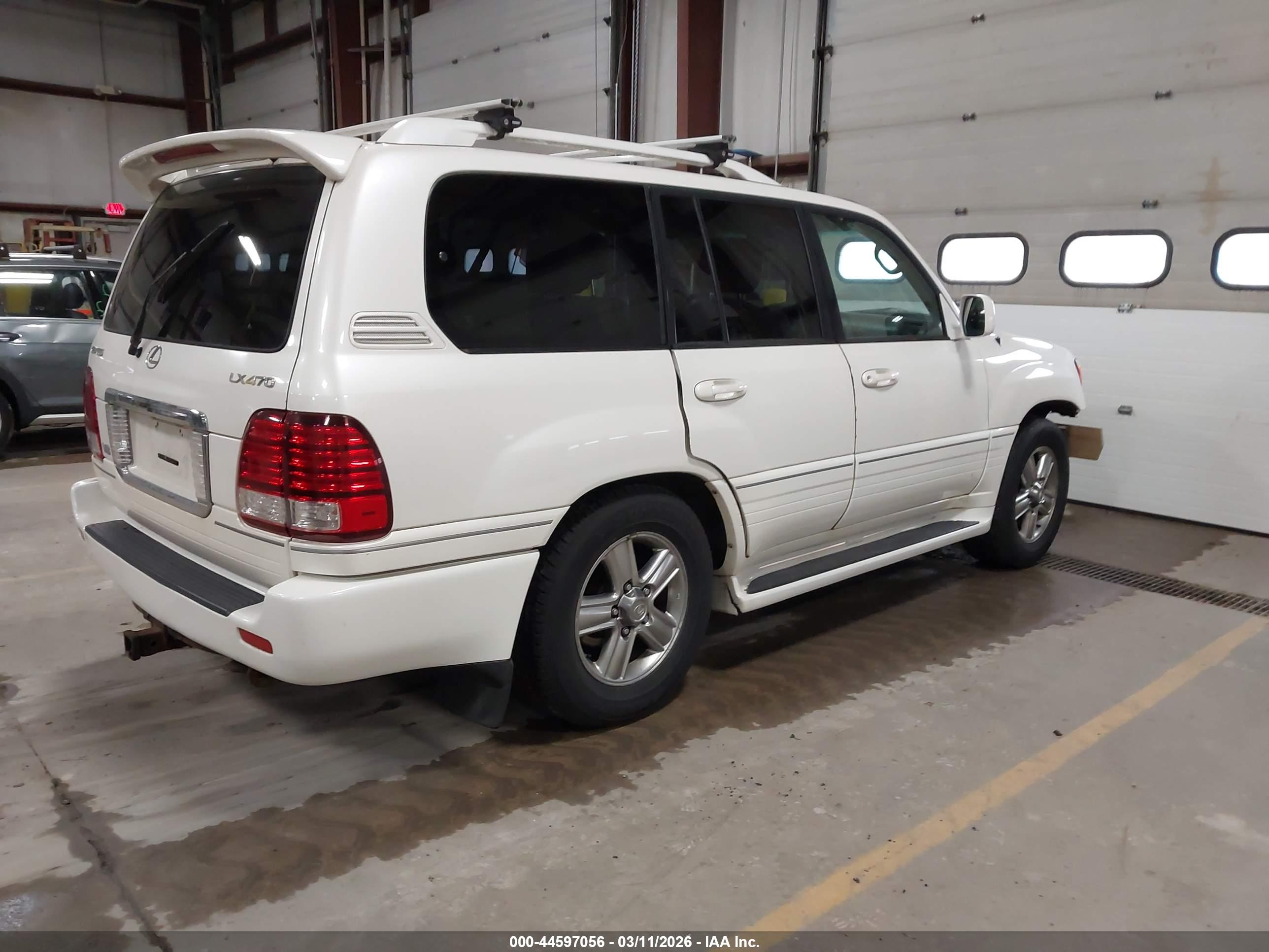 LEXUS LX image 4