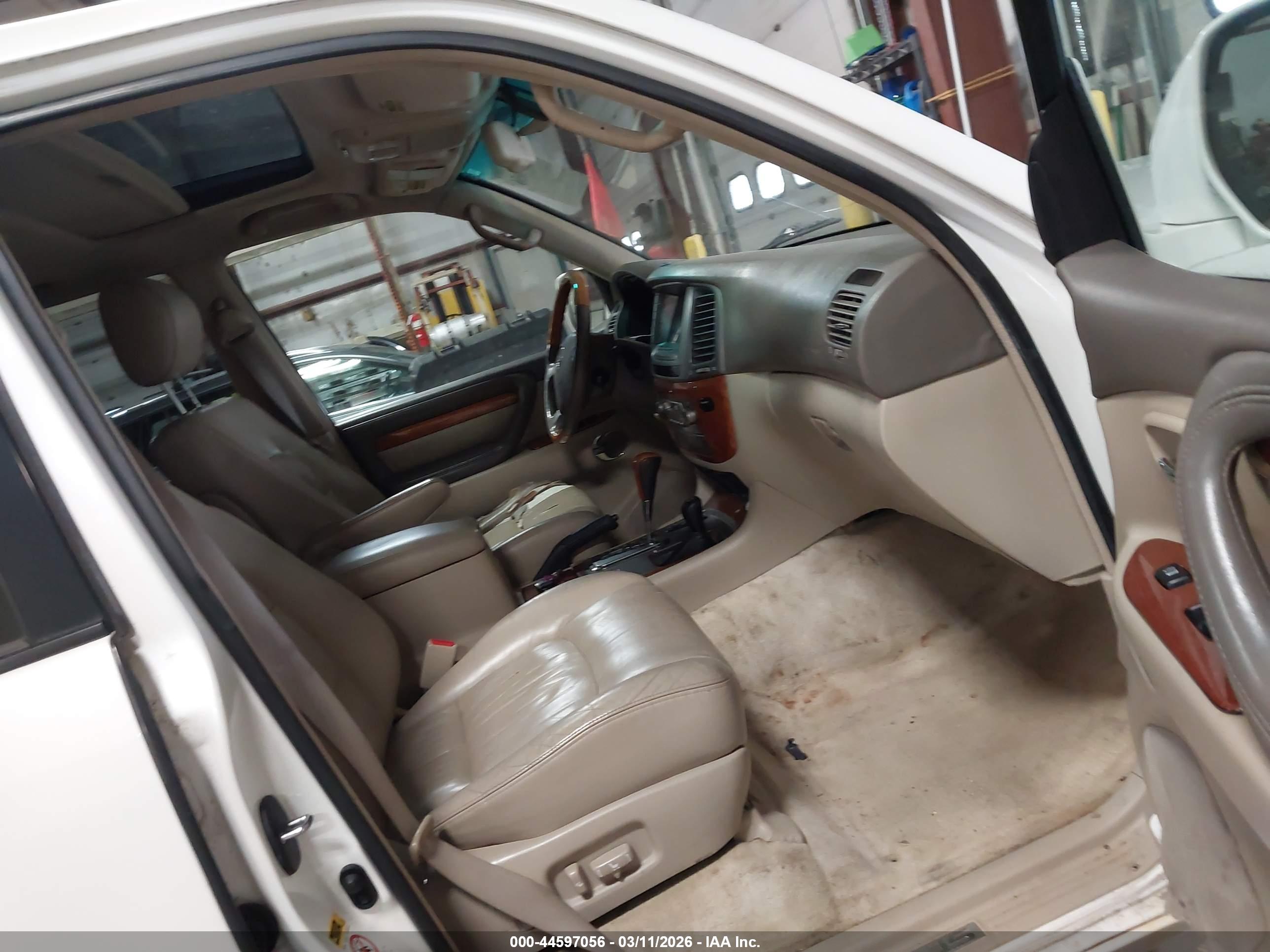 LEXUS LX image 5