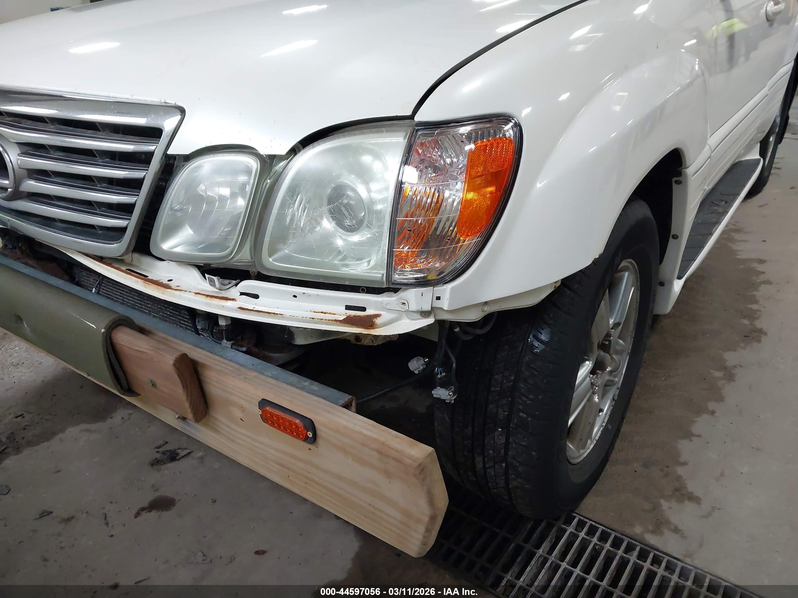 LEXUS LX image 6