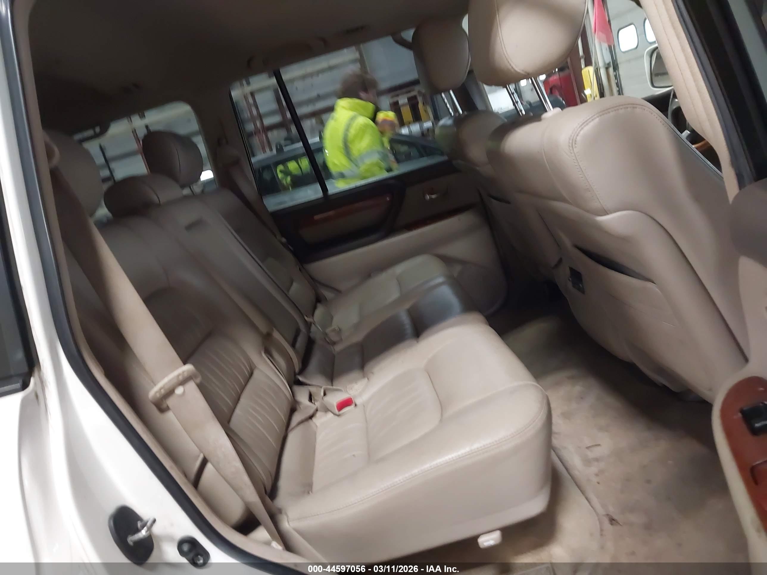 LEXUS LX image 8