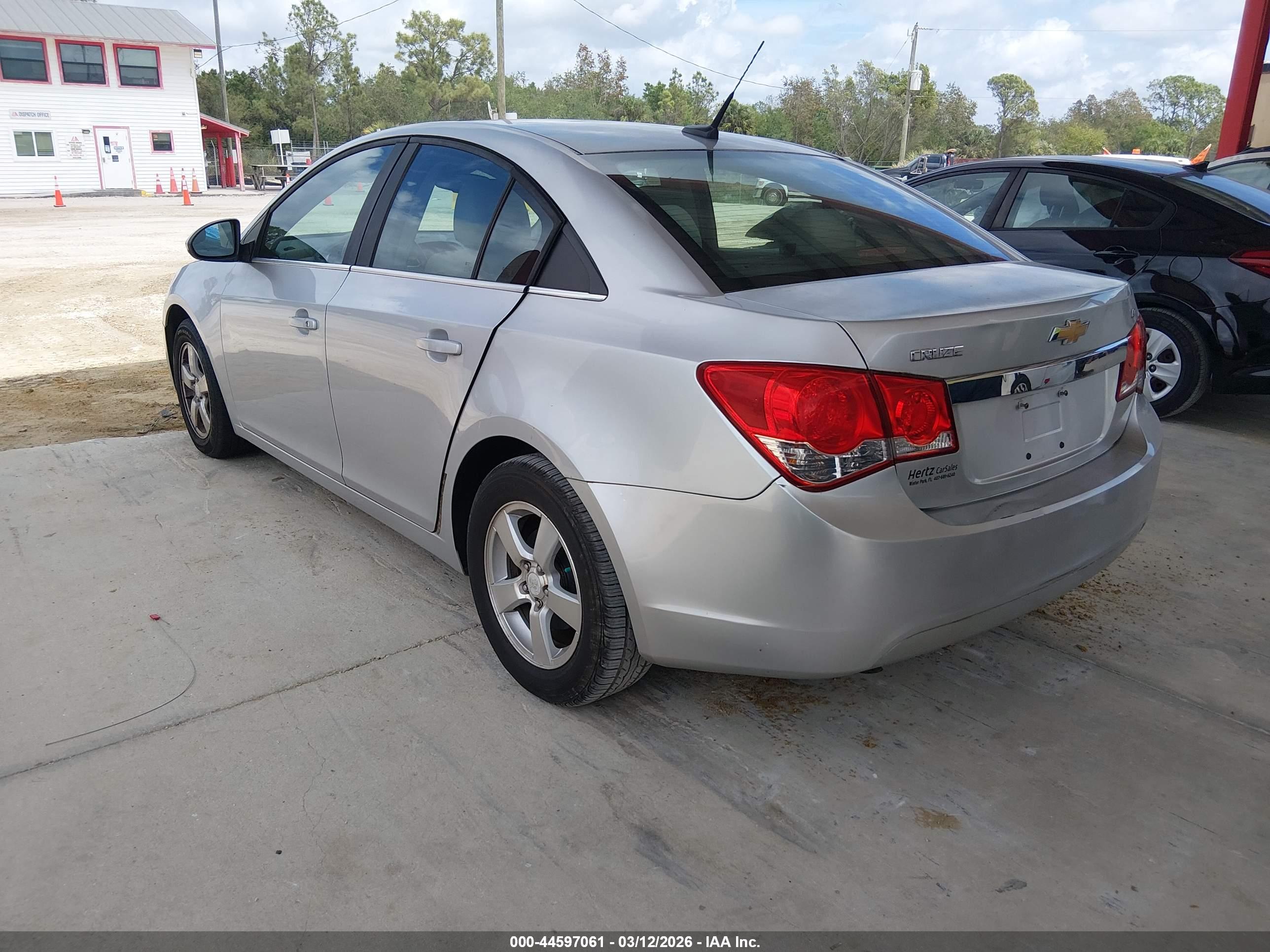 CHEVROLET CRUZE image 3