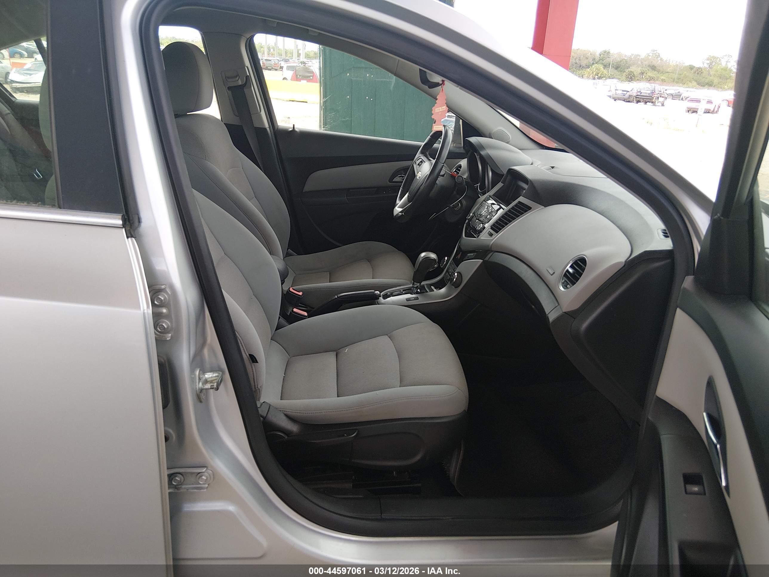 CHEVROLET CRUZE image 5