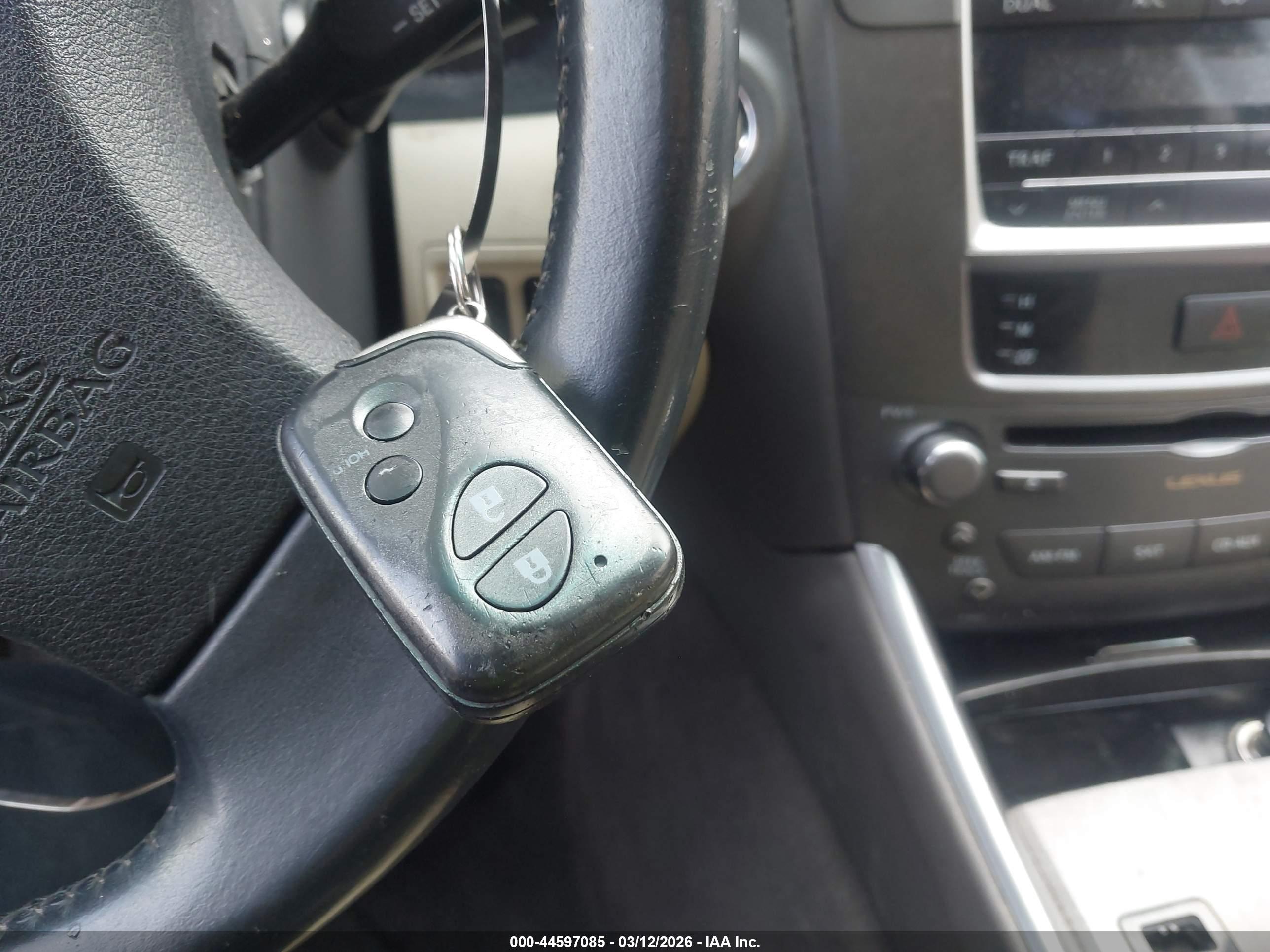 LEXUS IS image 11