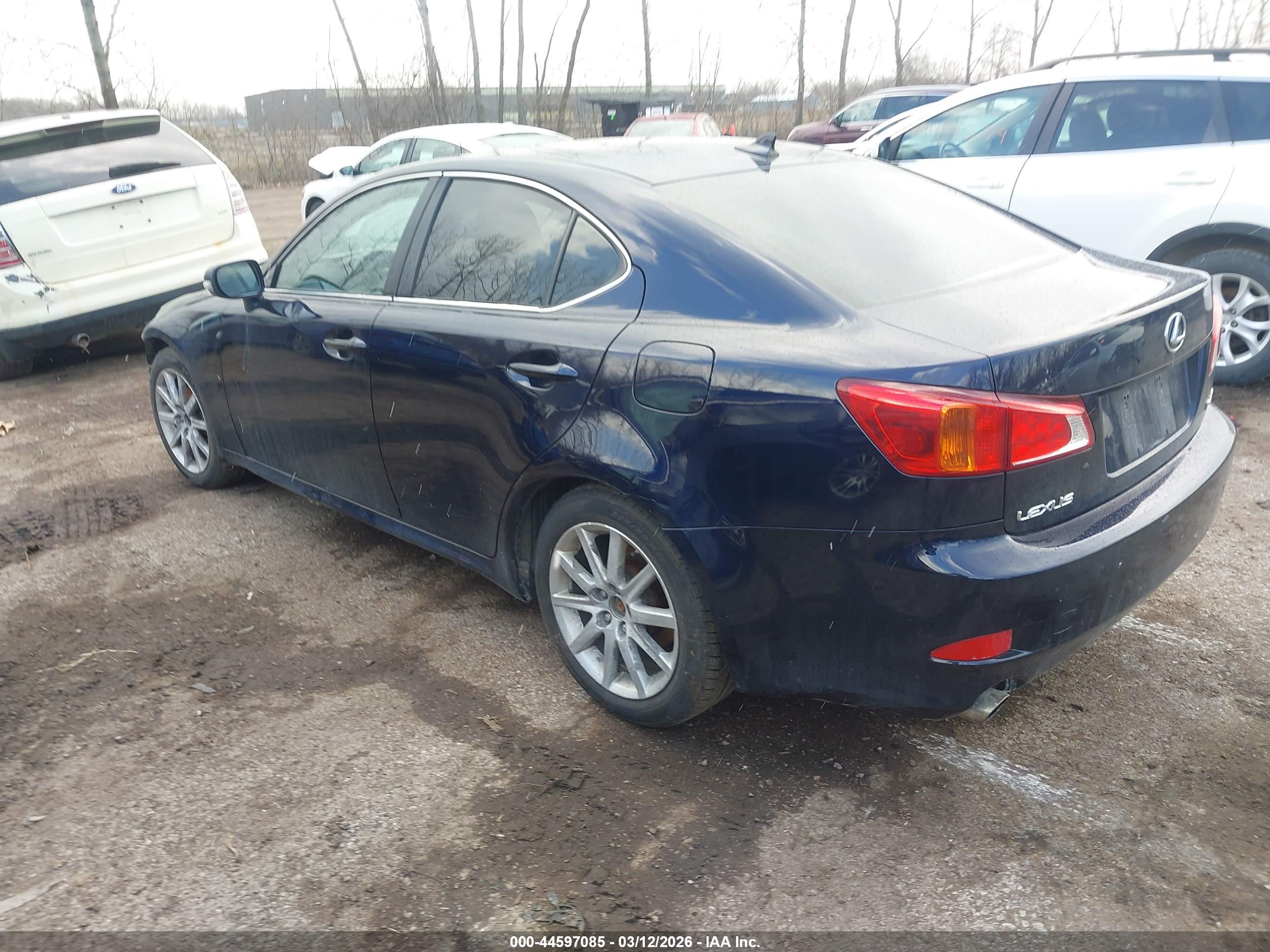 LEXUS IS image 3