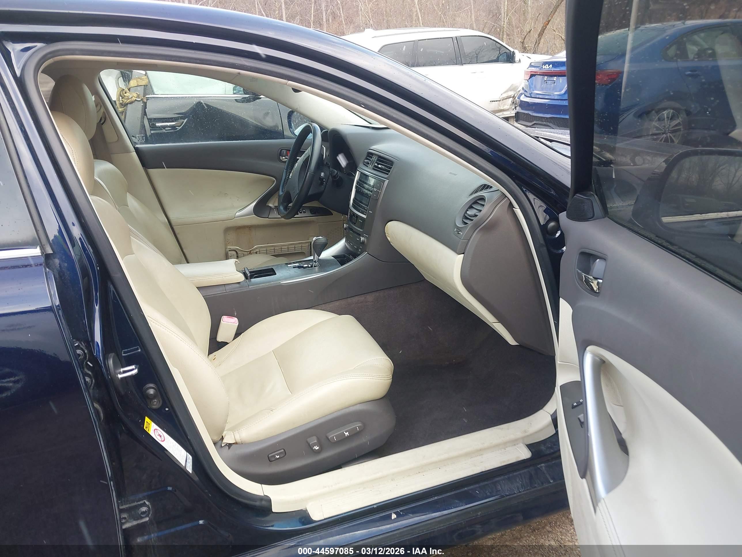 LEXUS IS image 5