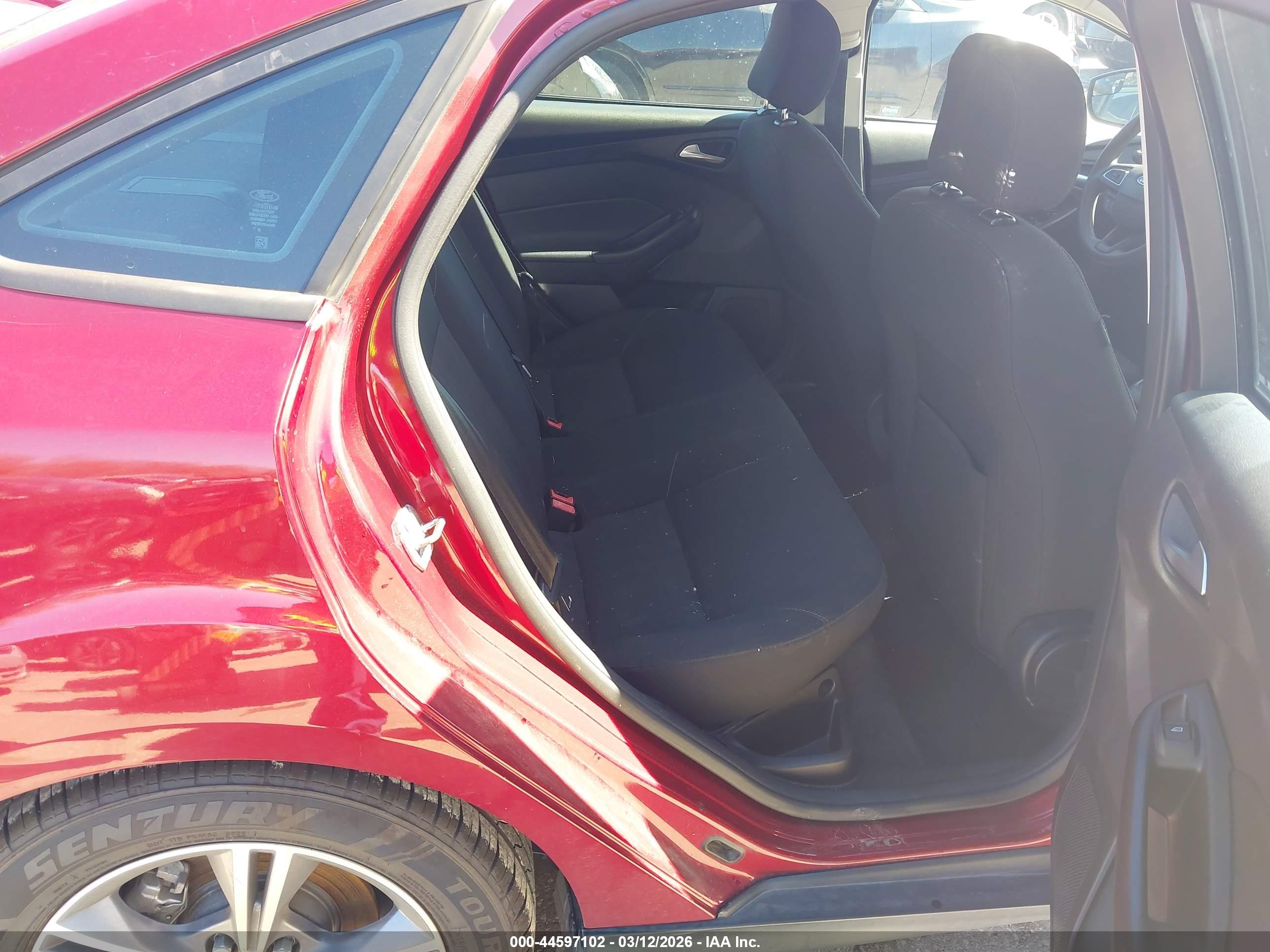 FORD FOCUS image 8