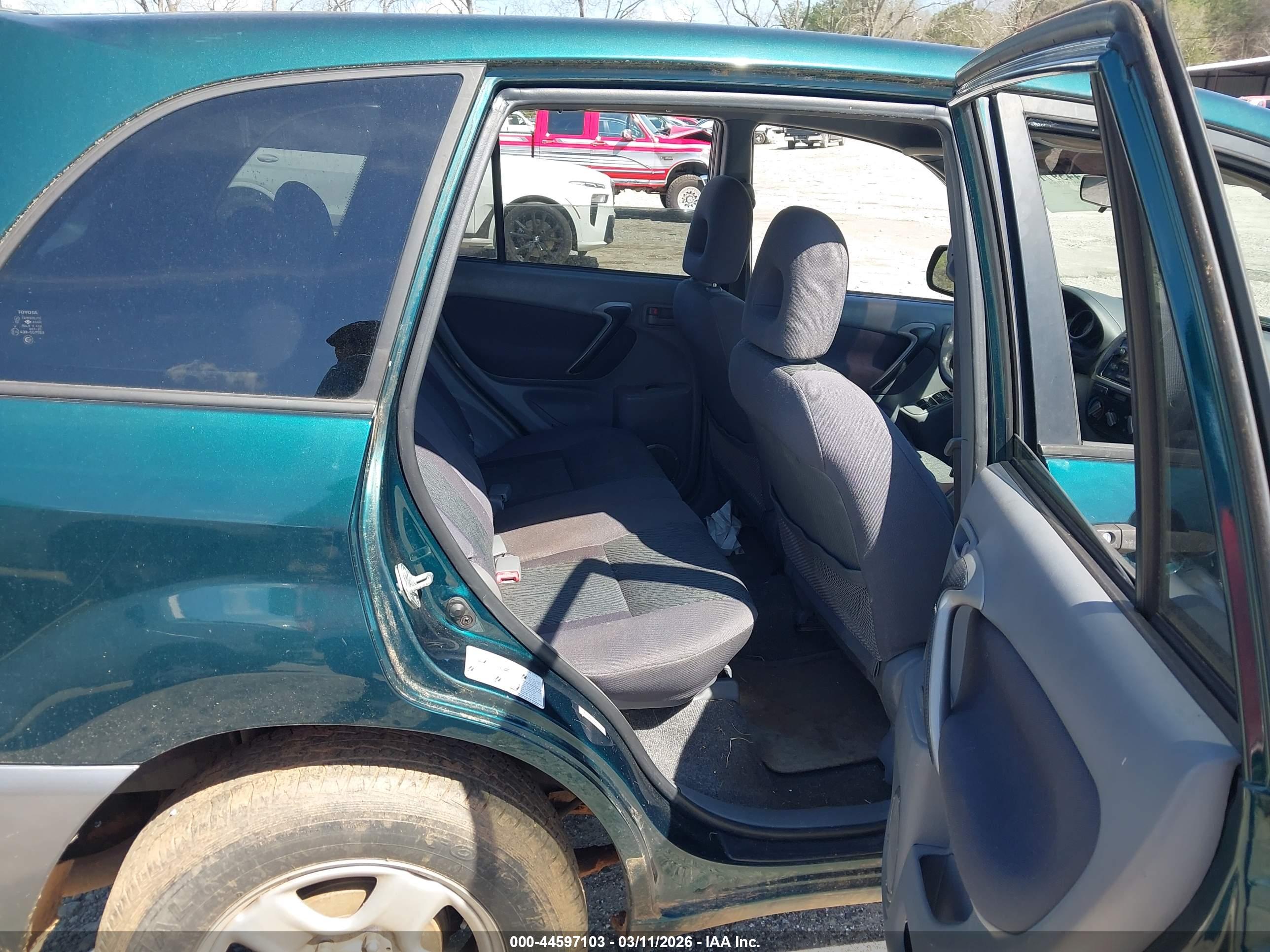 TOYOTA RAV4 image 8