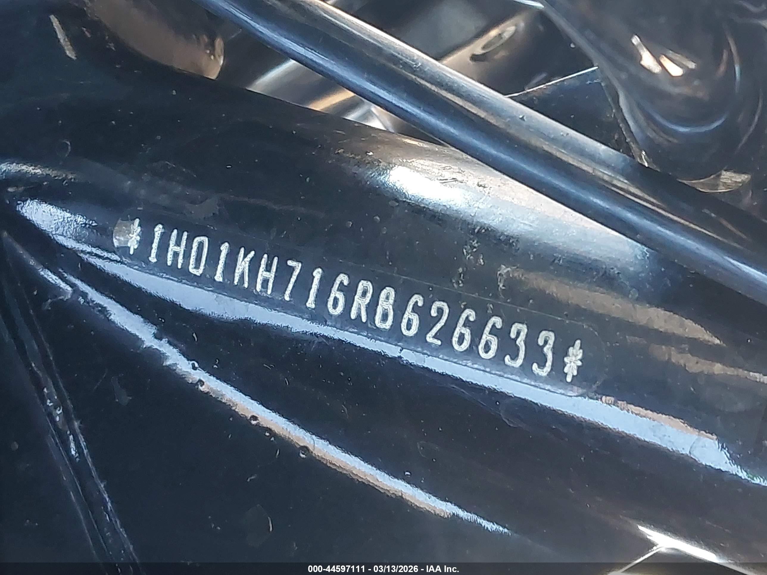 HARLEY-DAVIDSON FLTRX image 10