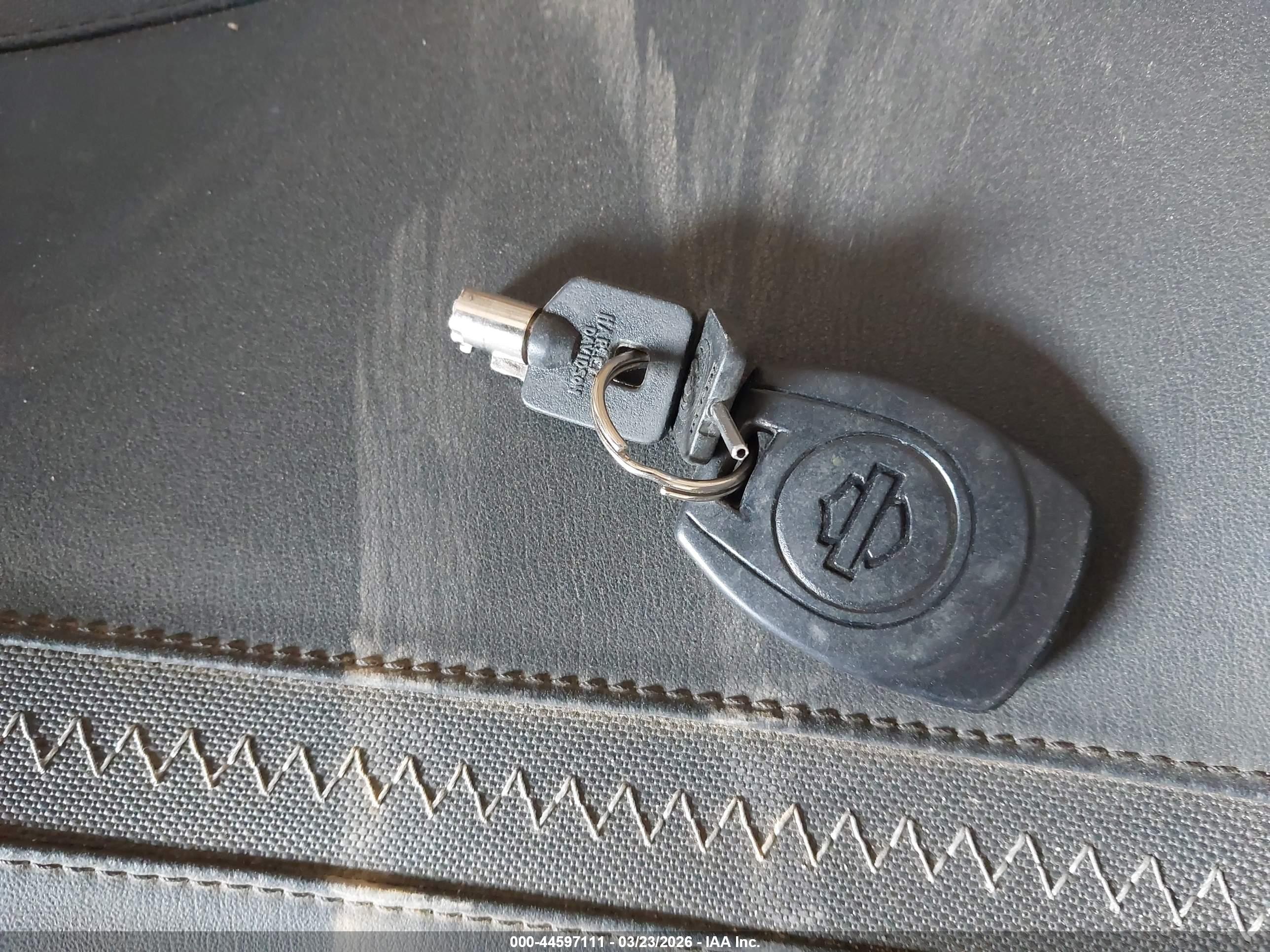 HARLEY-DAVIDSON FLTRX image 11