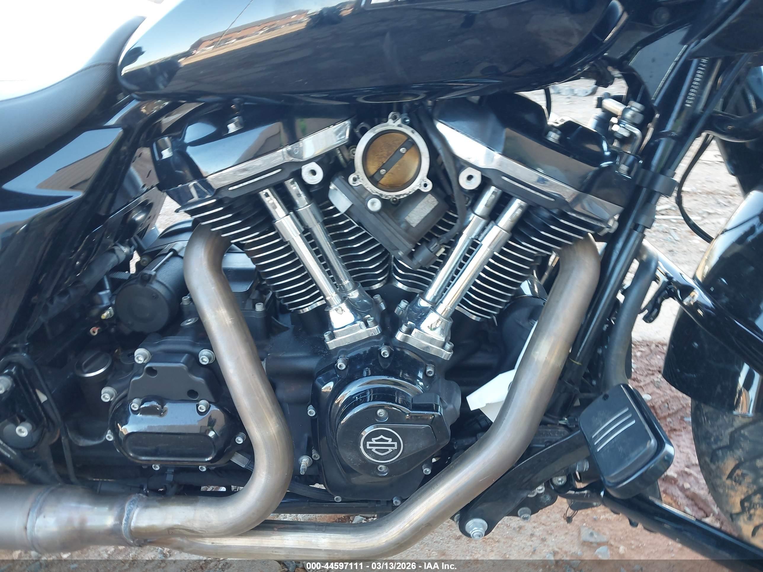 HARLEY-DAVIDSON FLTRX image 8