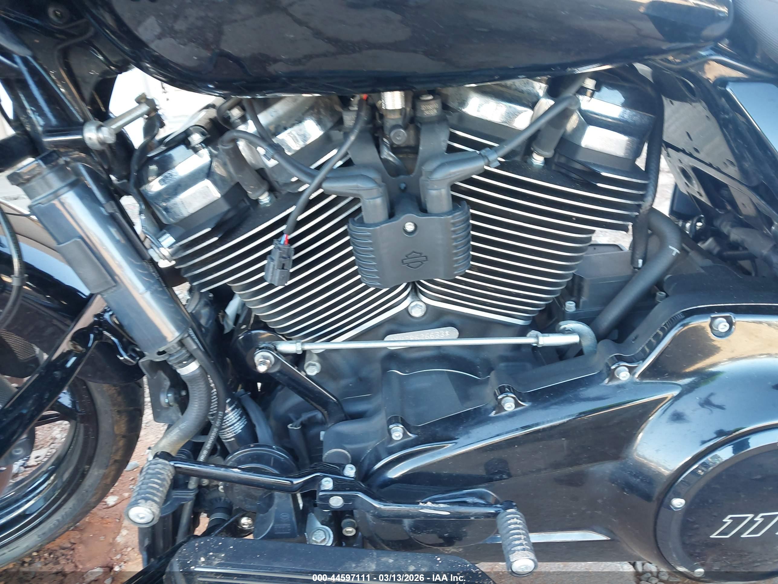 HARLEY-DAVIDSON FLTRX image 9