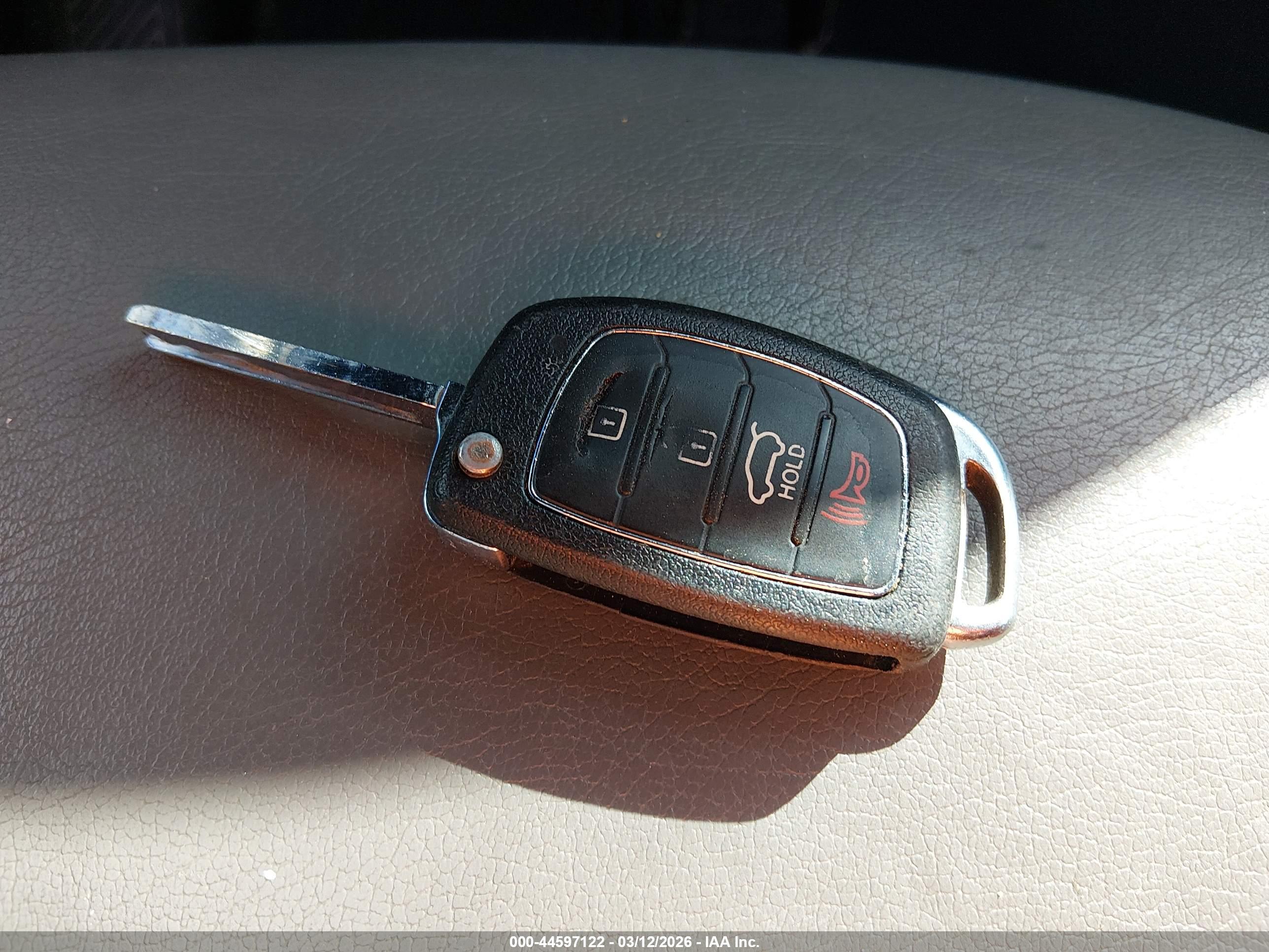 HYUNDAI SANTA image 11