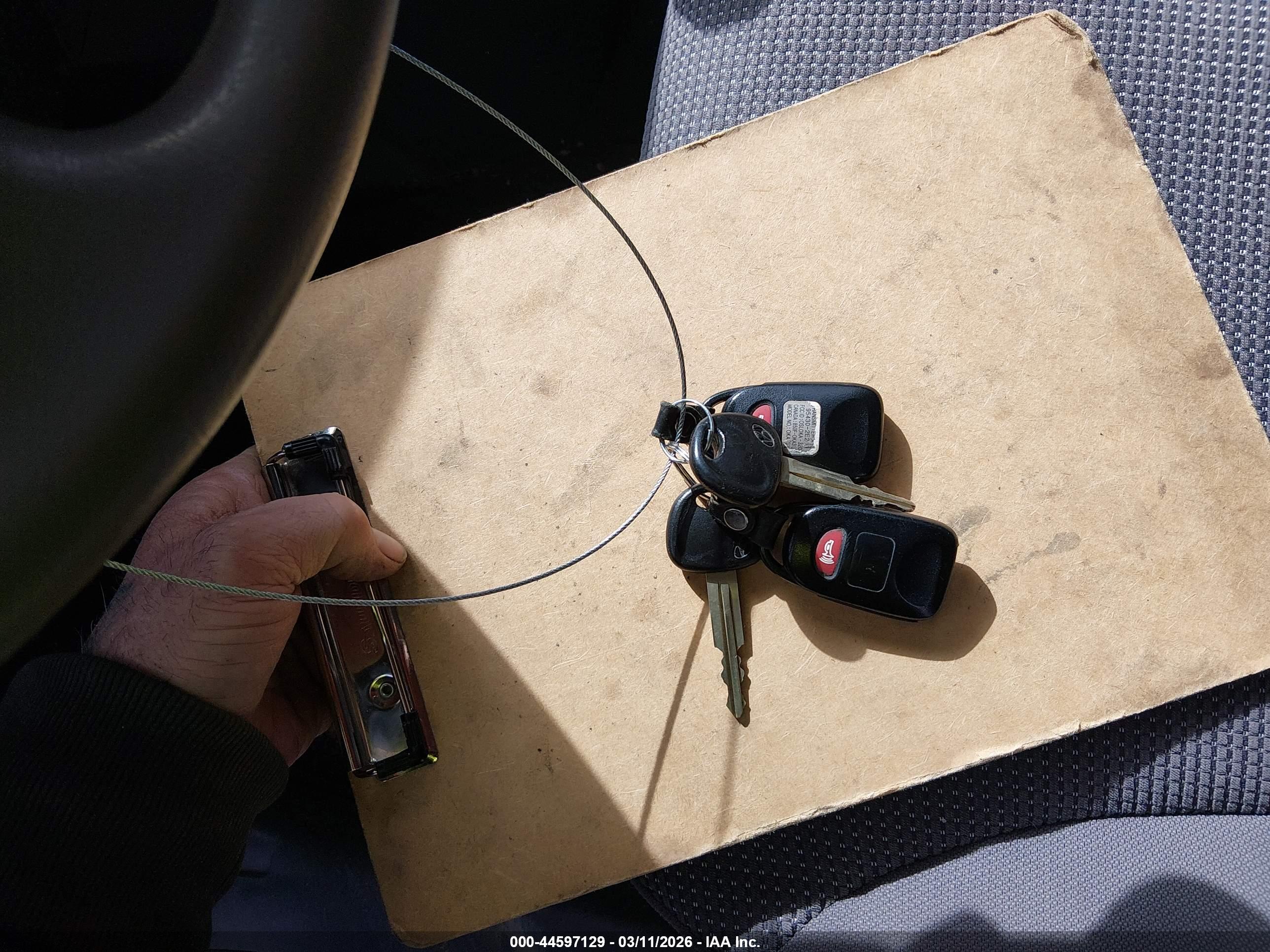 HYUNDAI TUCSON image 11