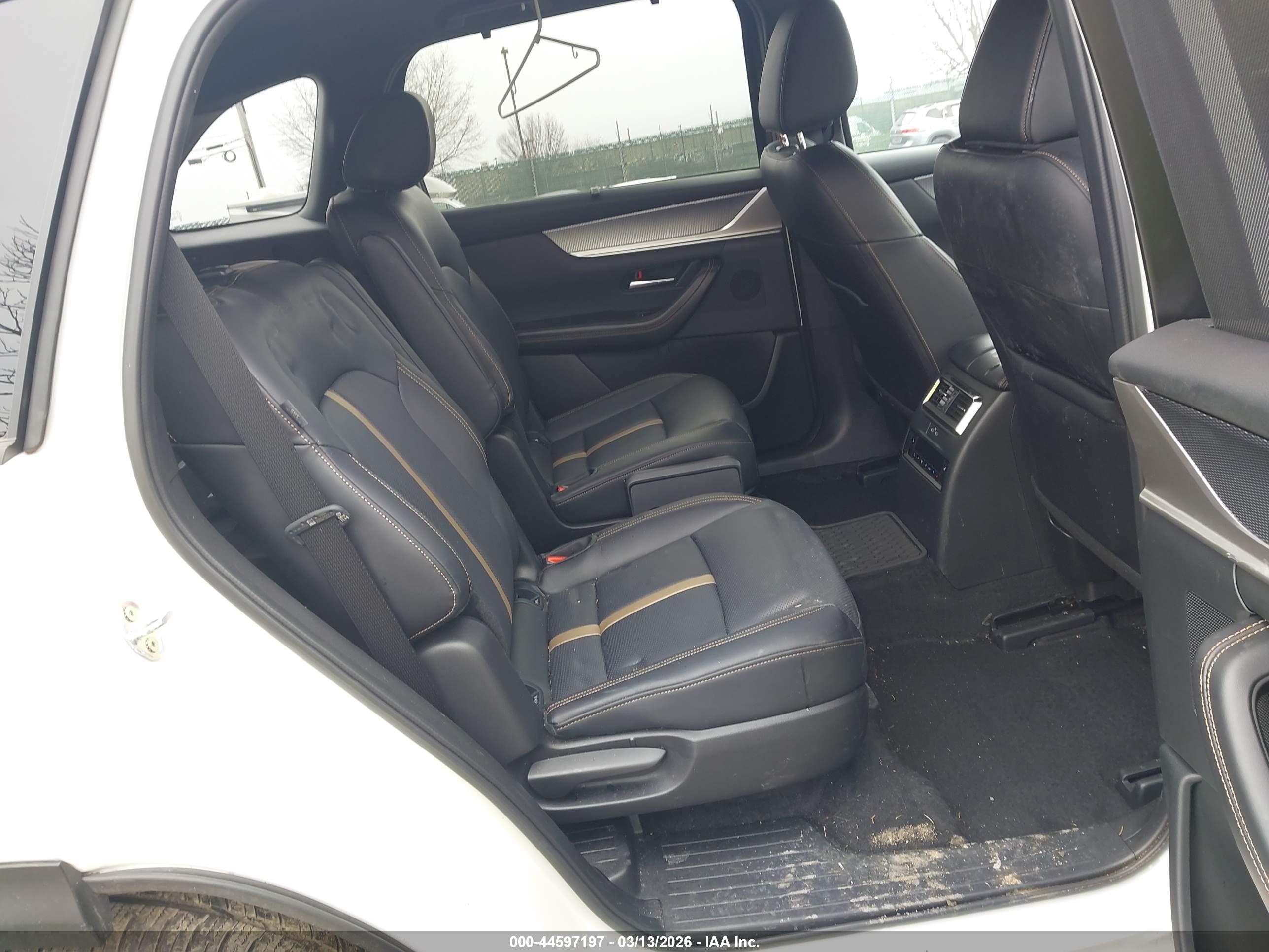 MAZDA CX-90 image 8