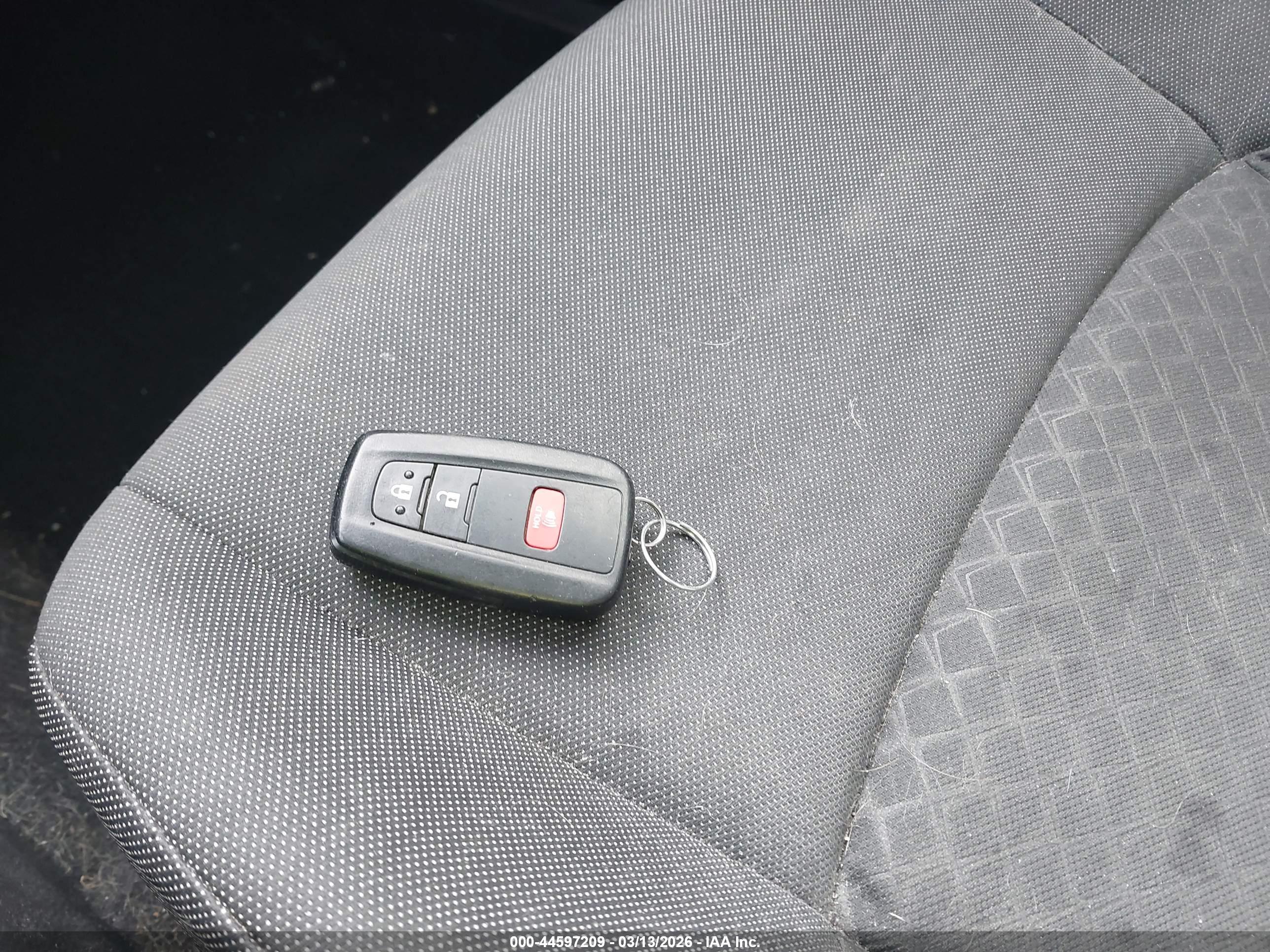 TOYOTA C-HR image 11