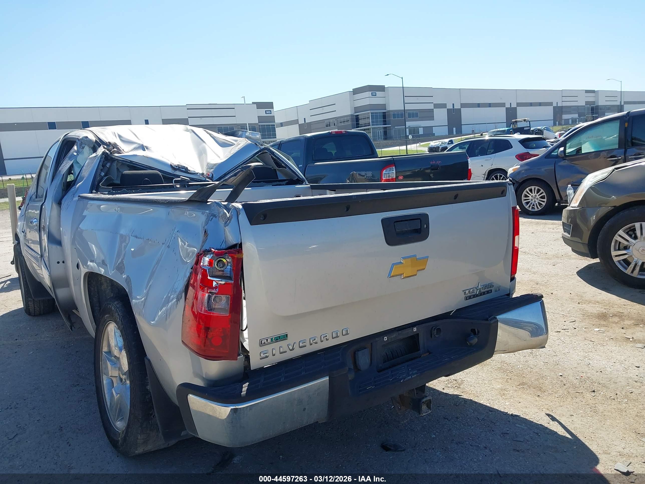 CHEVROLET SILVERADO image 3