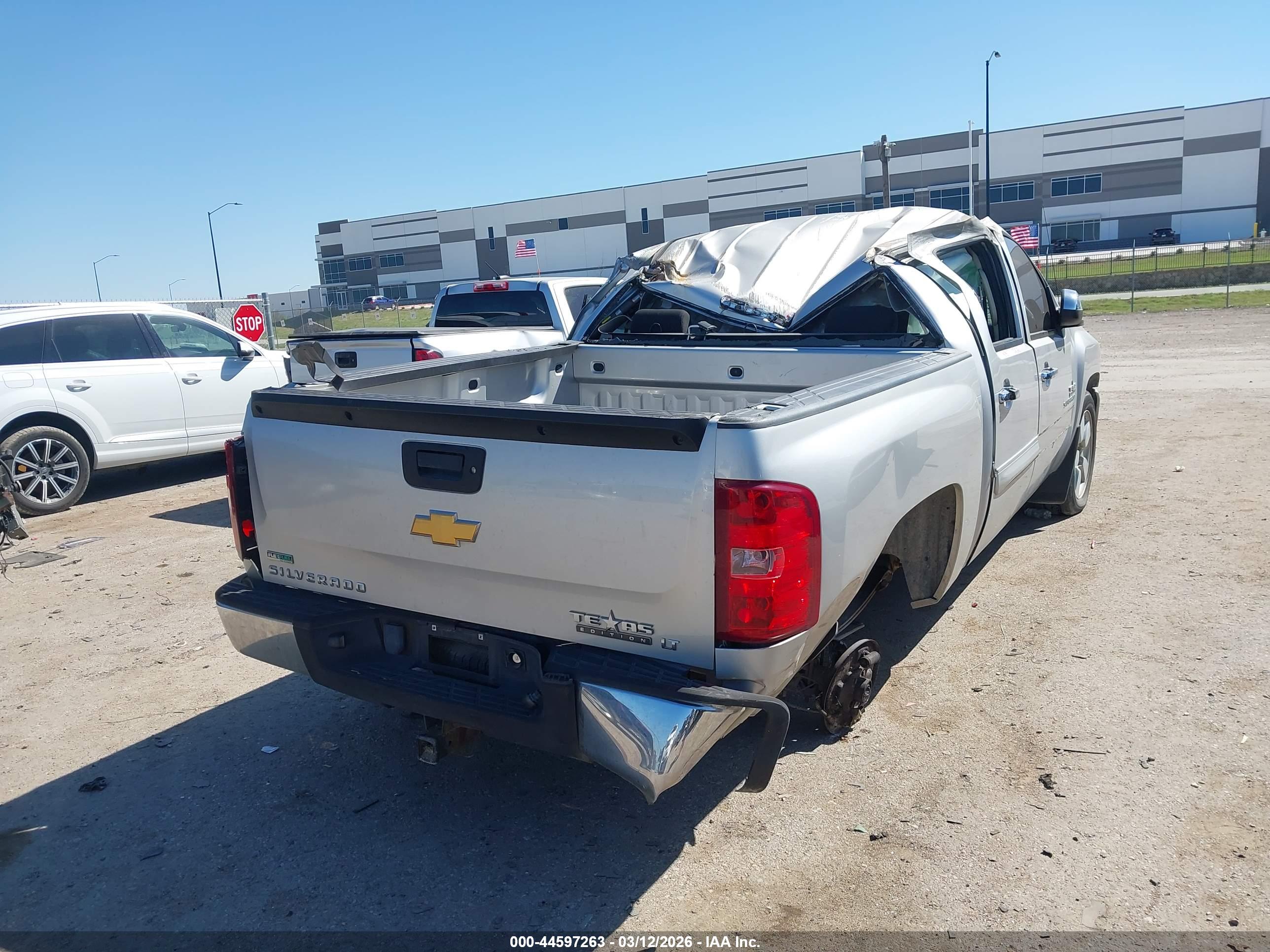 CHEVROLET SILVERADO image 4