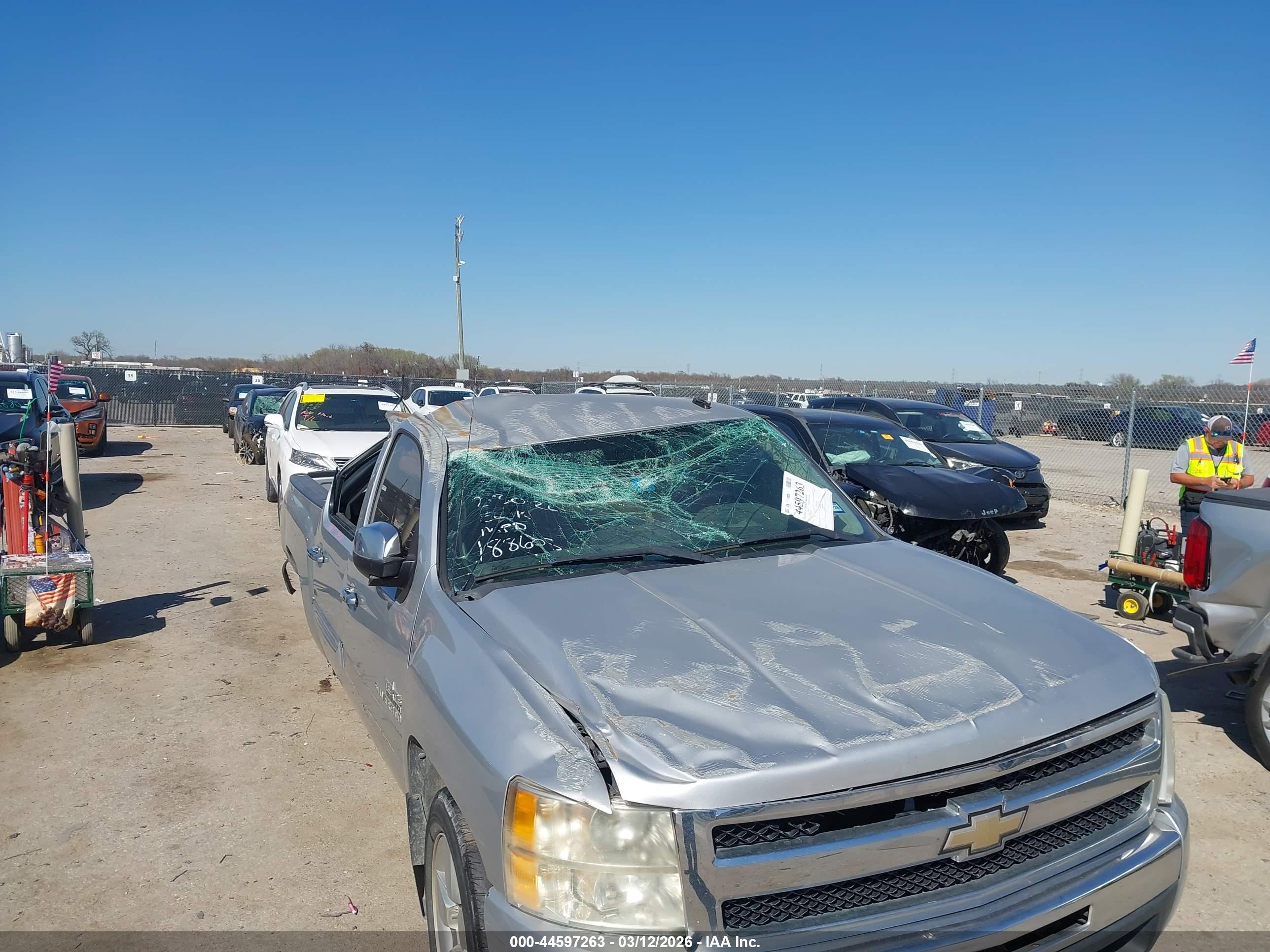 CHEVROLET SILVERADO image 6