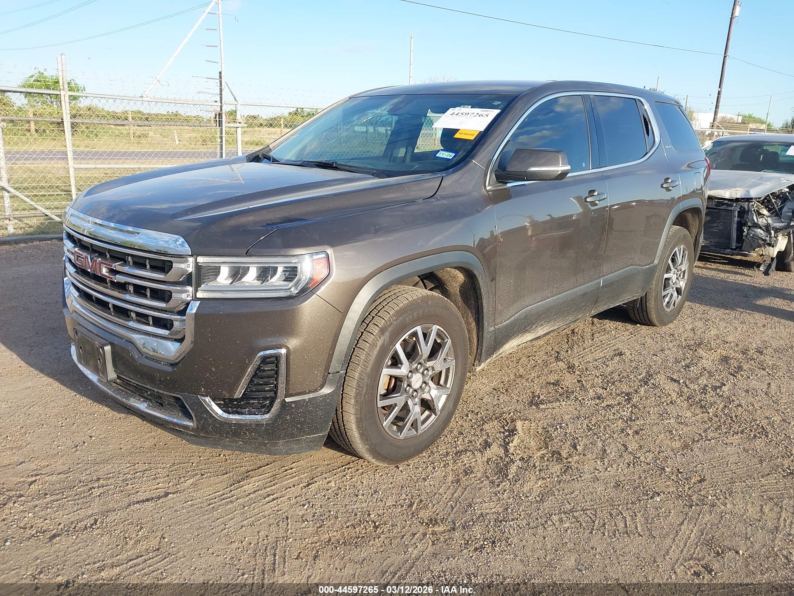 GMC ACADIA image 2