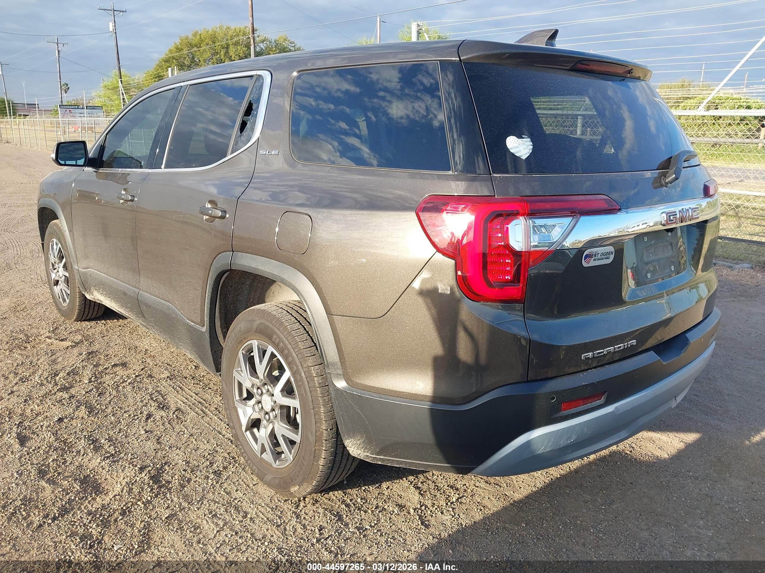 GMC ACADIA image 3
