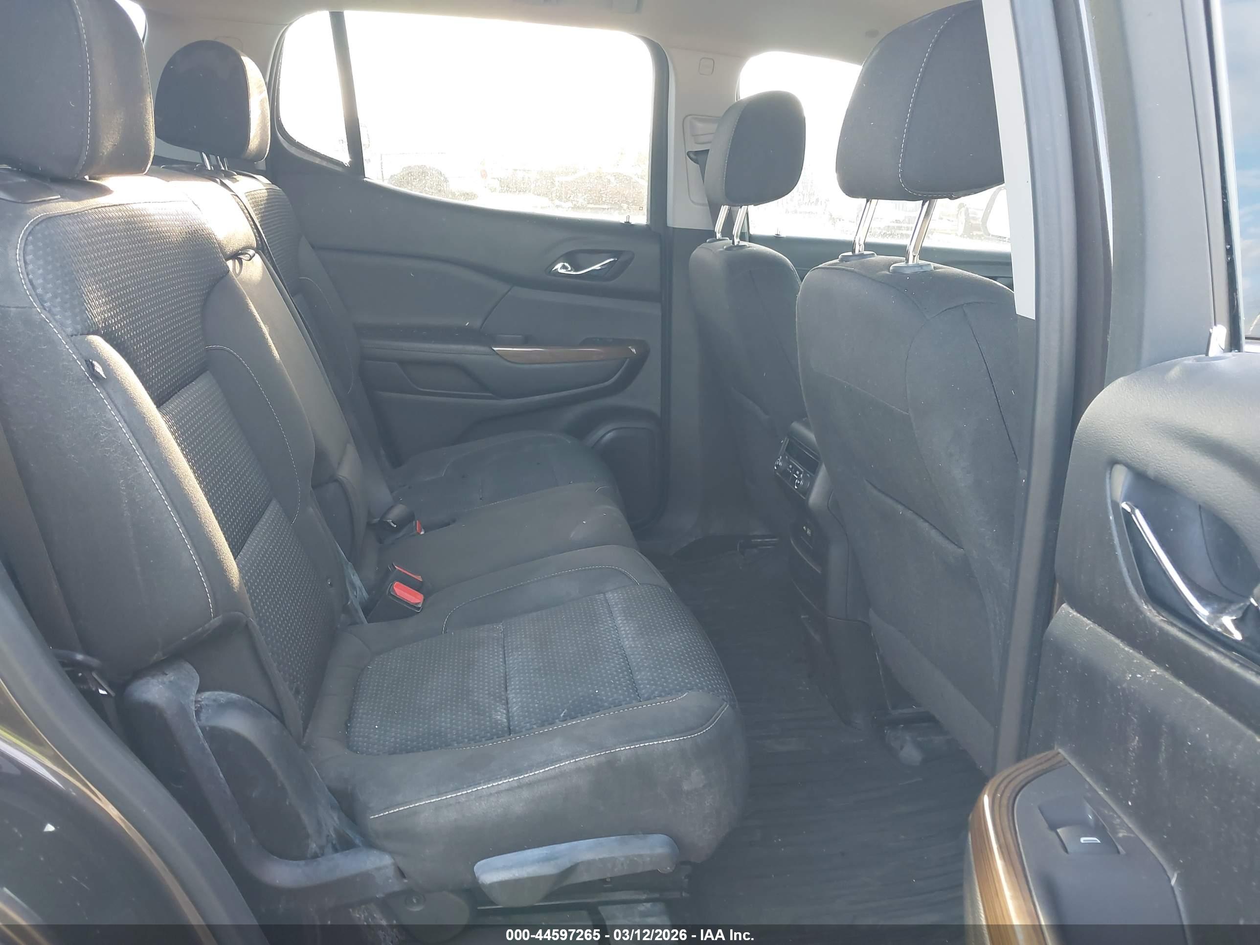 GMC ACADIA image 8