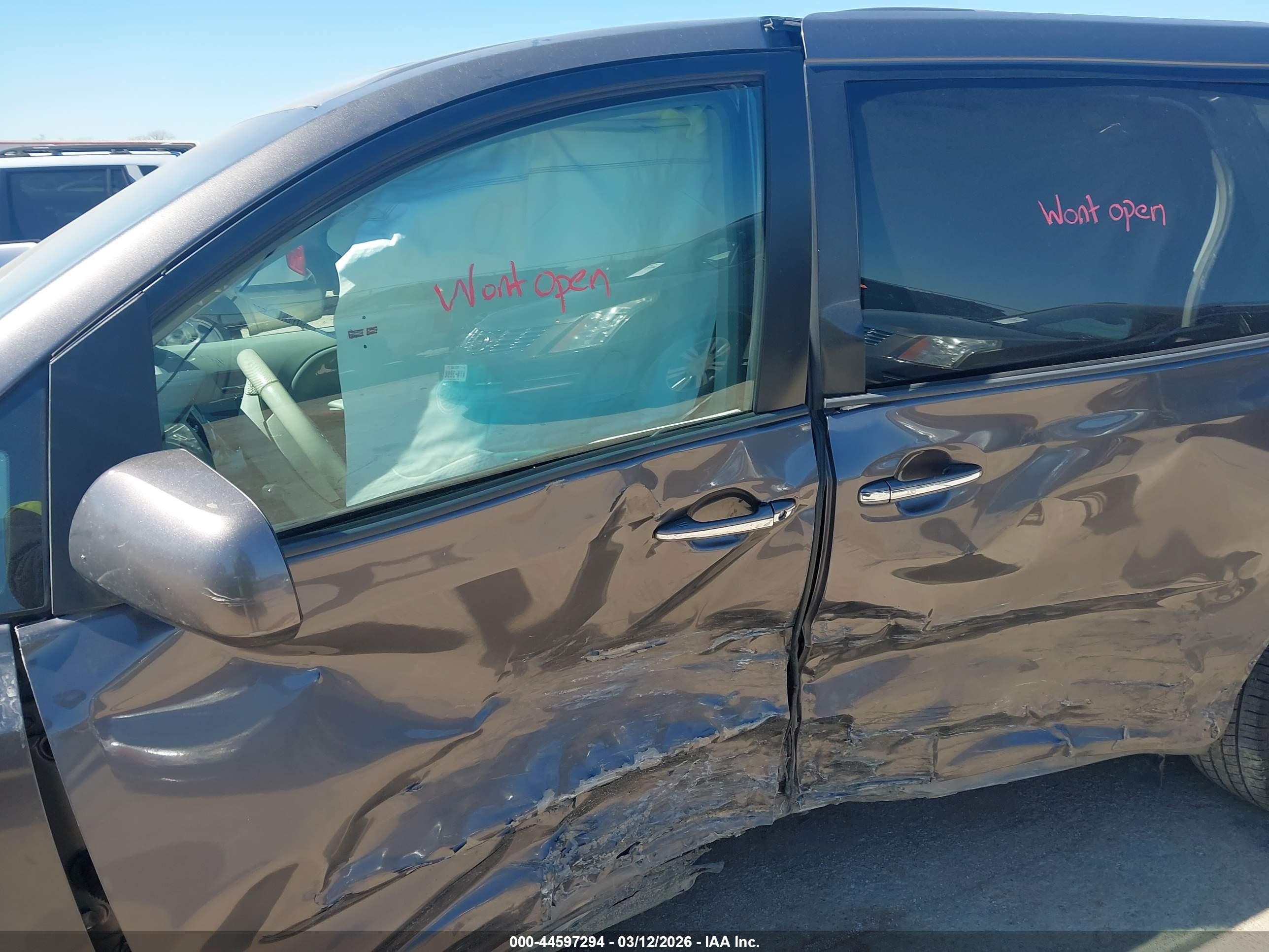 TOYOTA SIENNA image 6