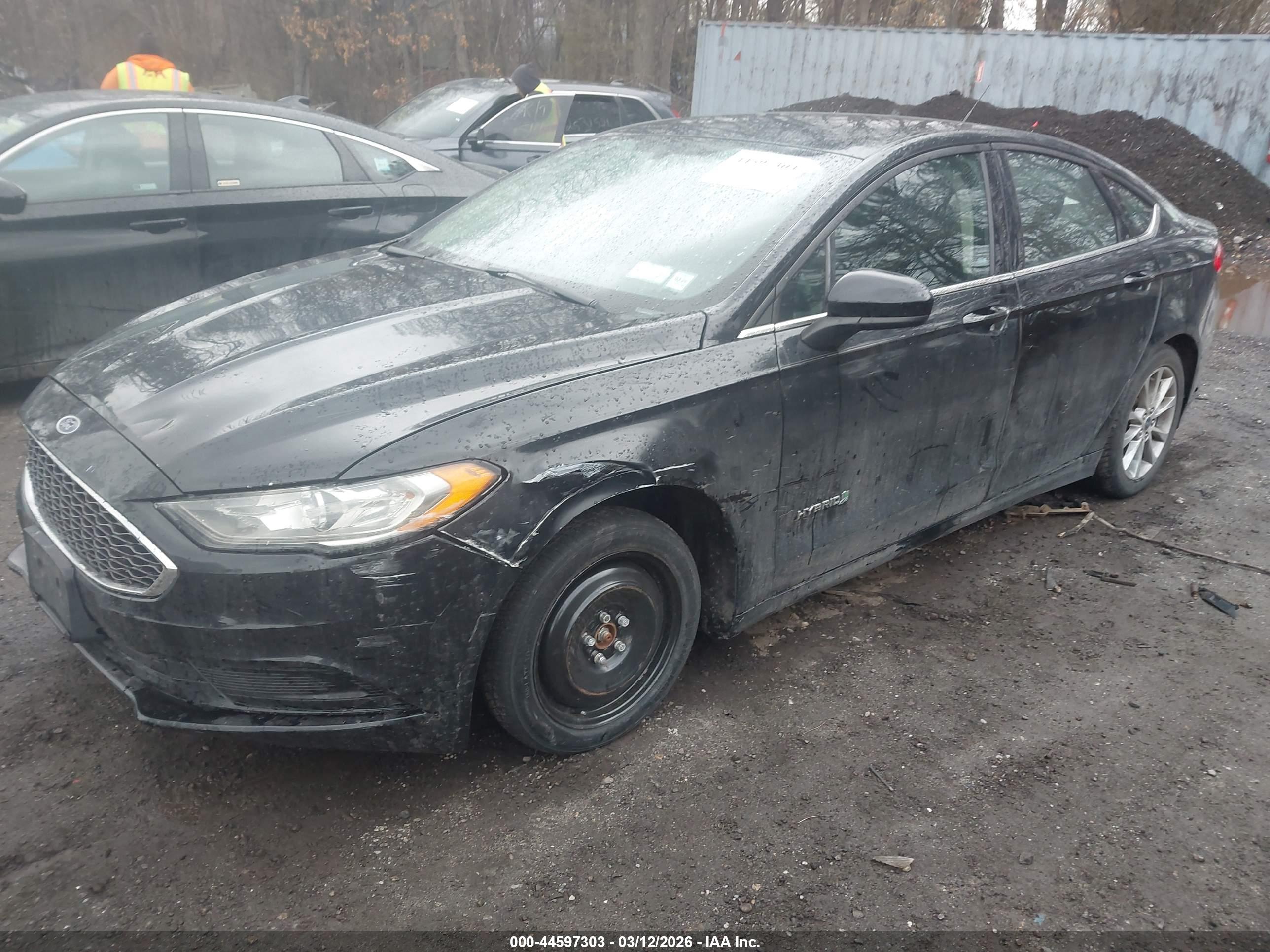FORD FUSION image 2