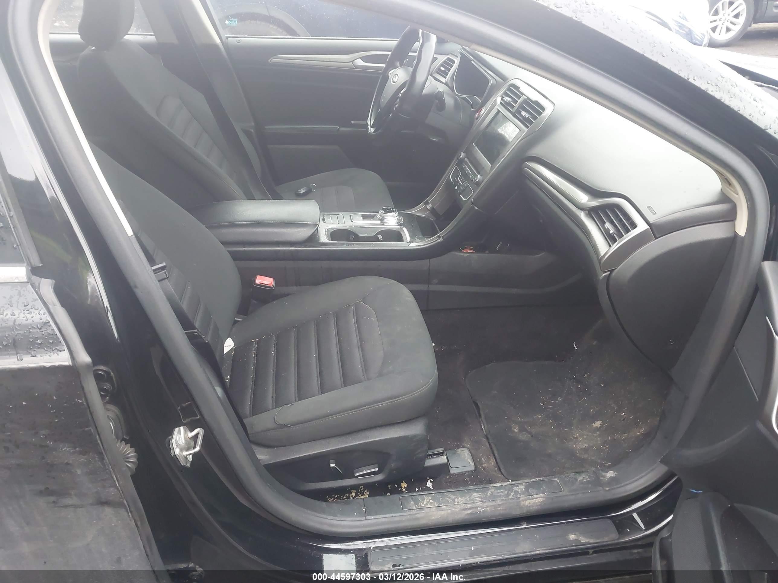 FORD FUSION image 5