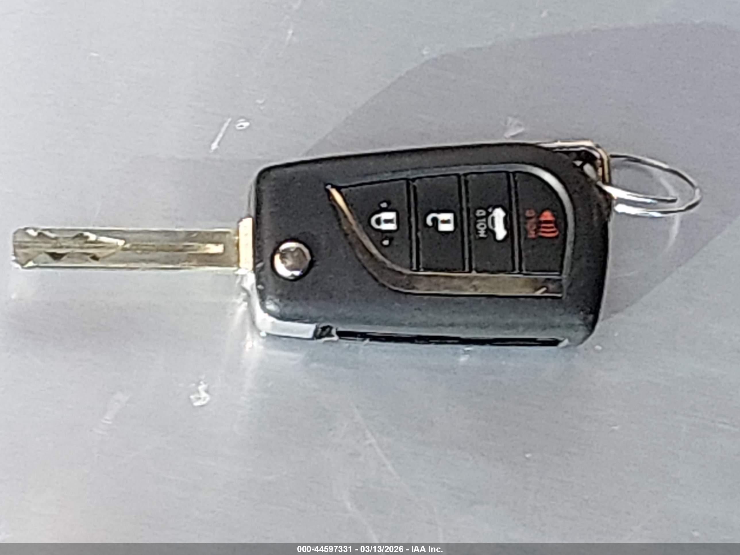 TOYOTA CAMRY image 11