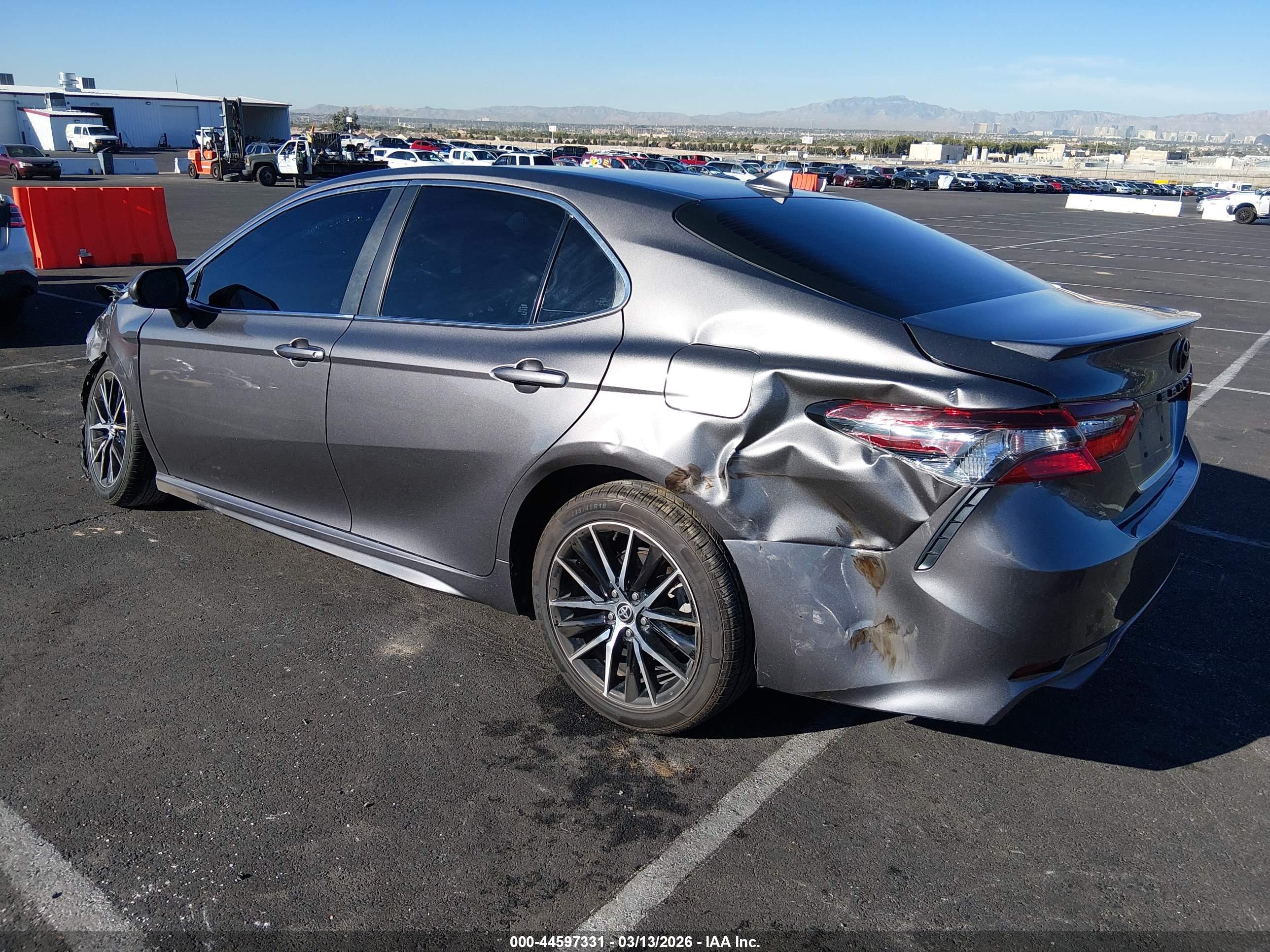 TOYOTA CAMRY image 3
