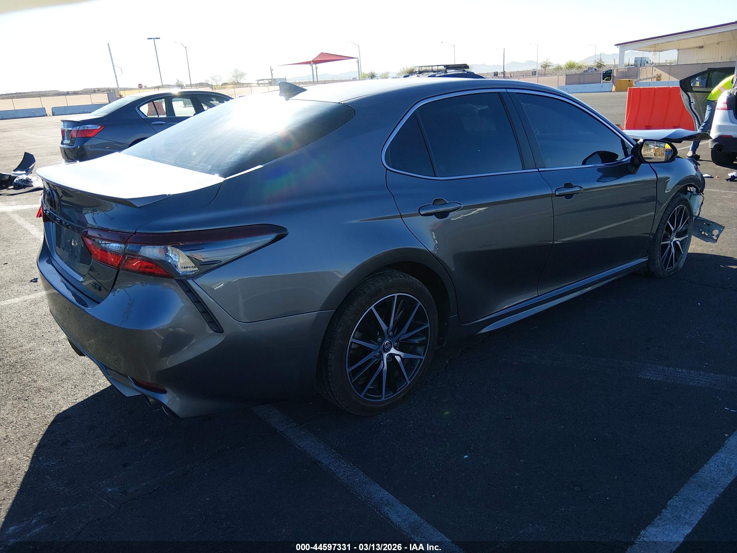 TOYOTA CAMRY image 4