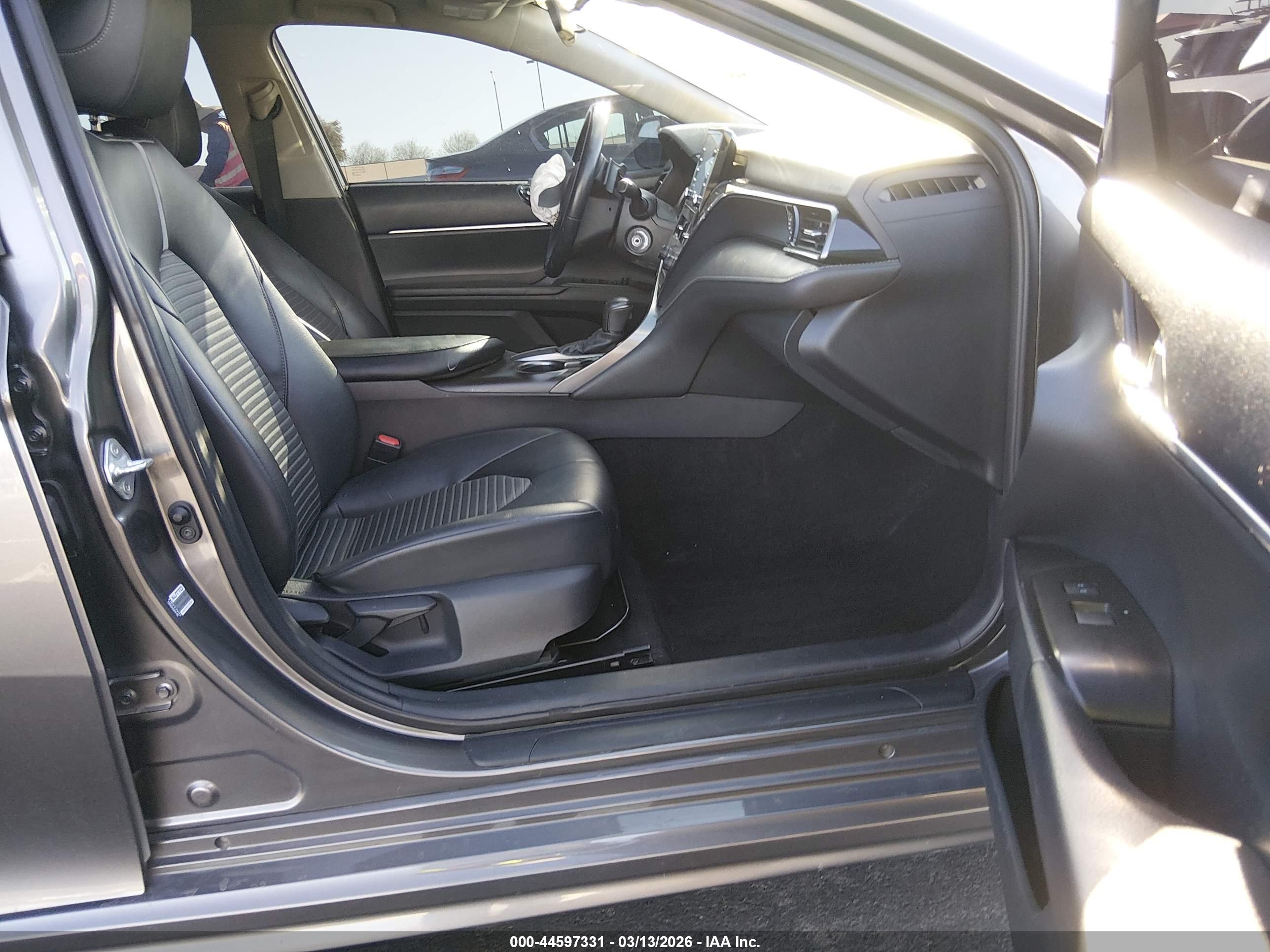 TOYOTA CAMRY image 5