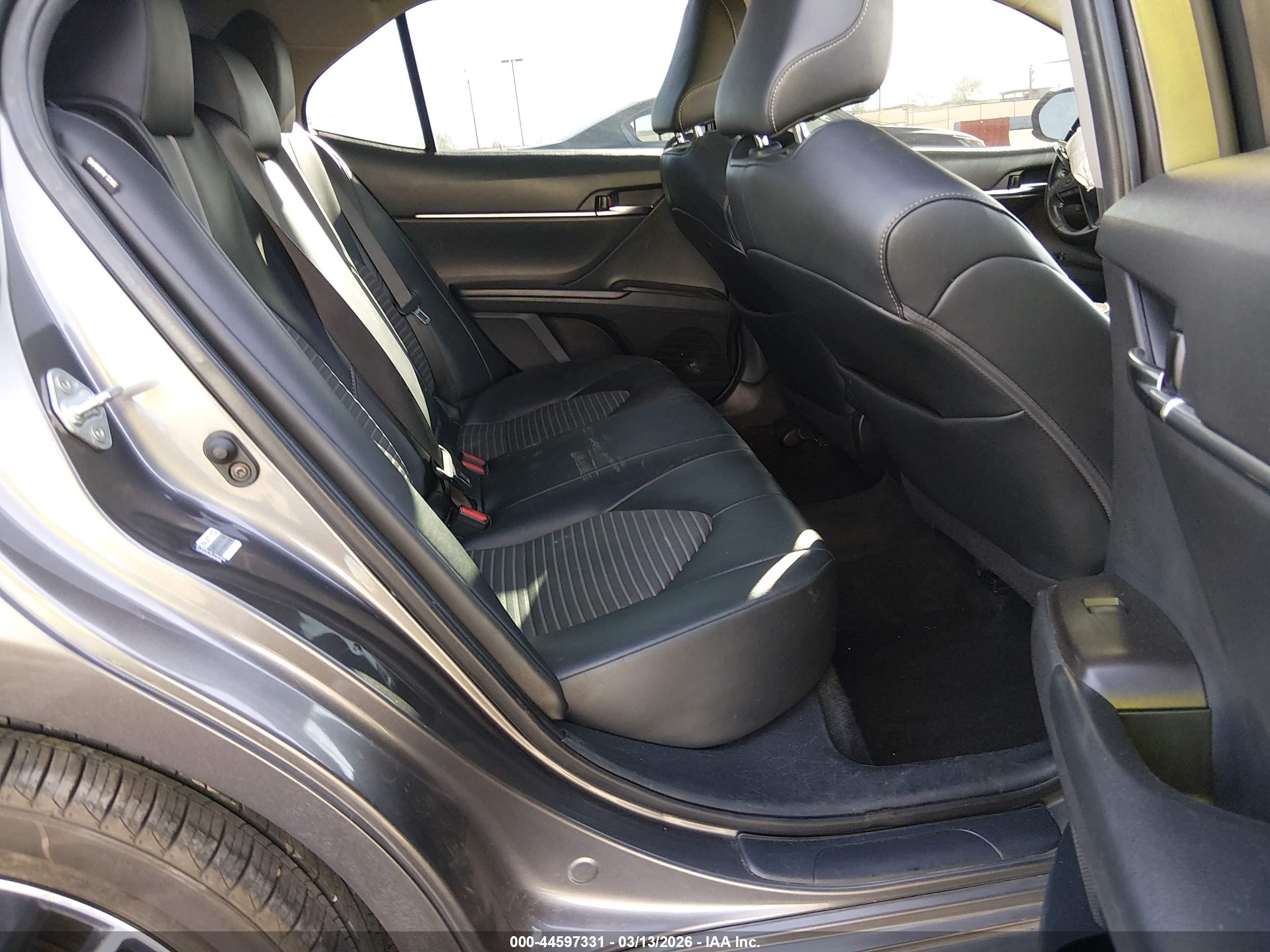 TOYOTA CAMRY image 8