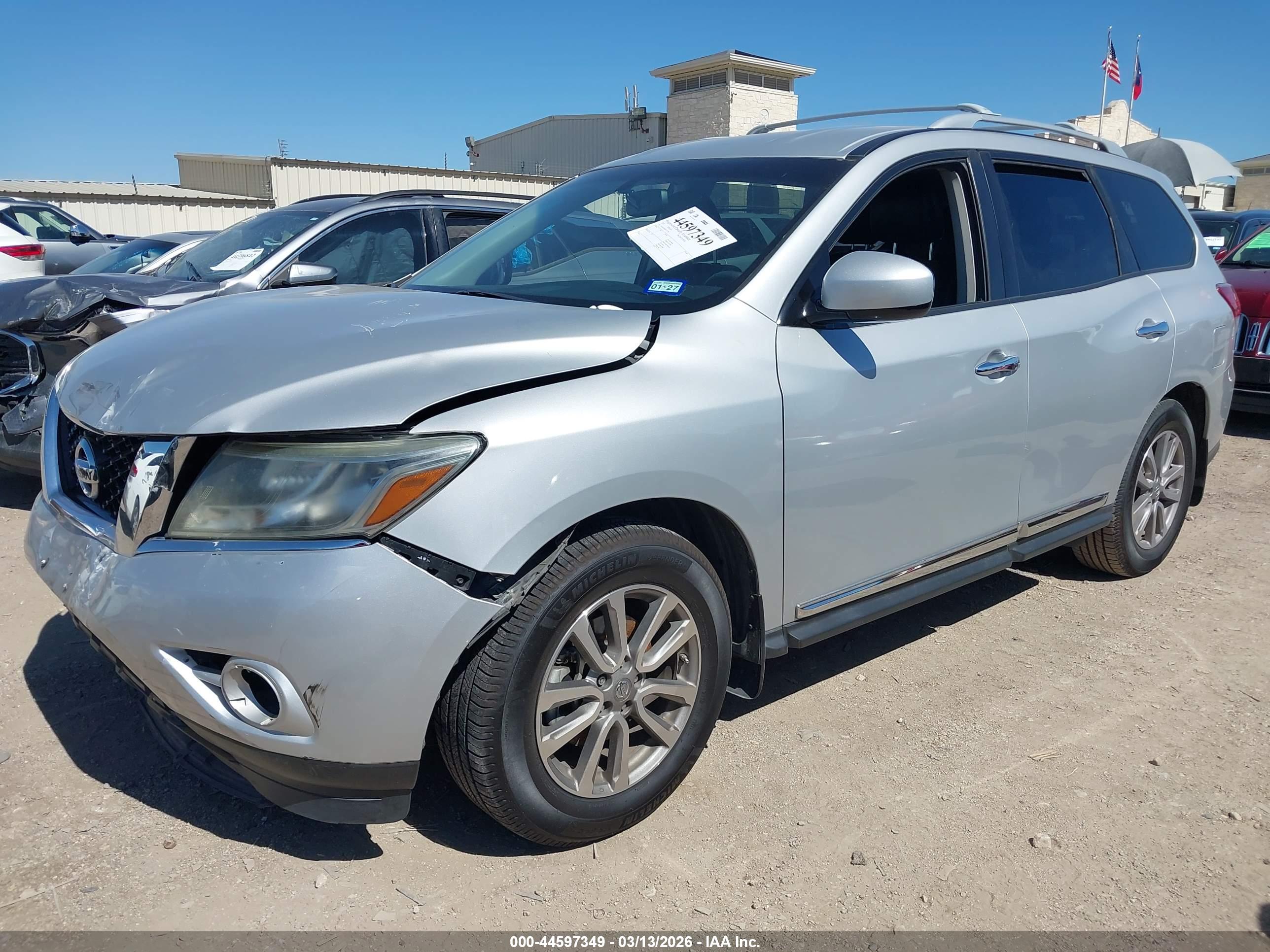 NISSAN PATHFINDER image 2