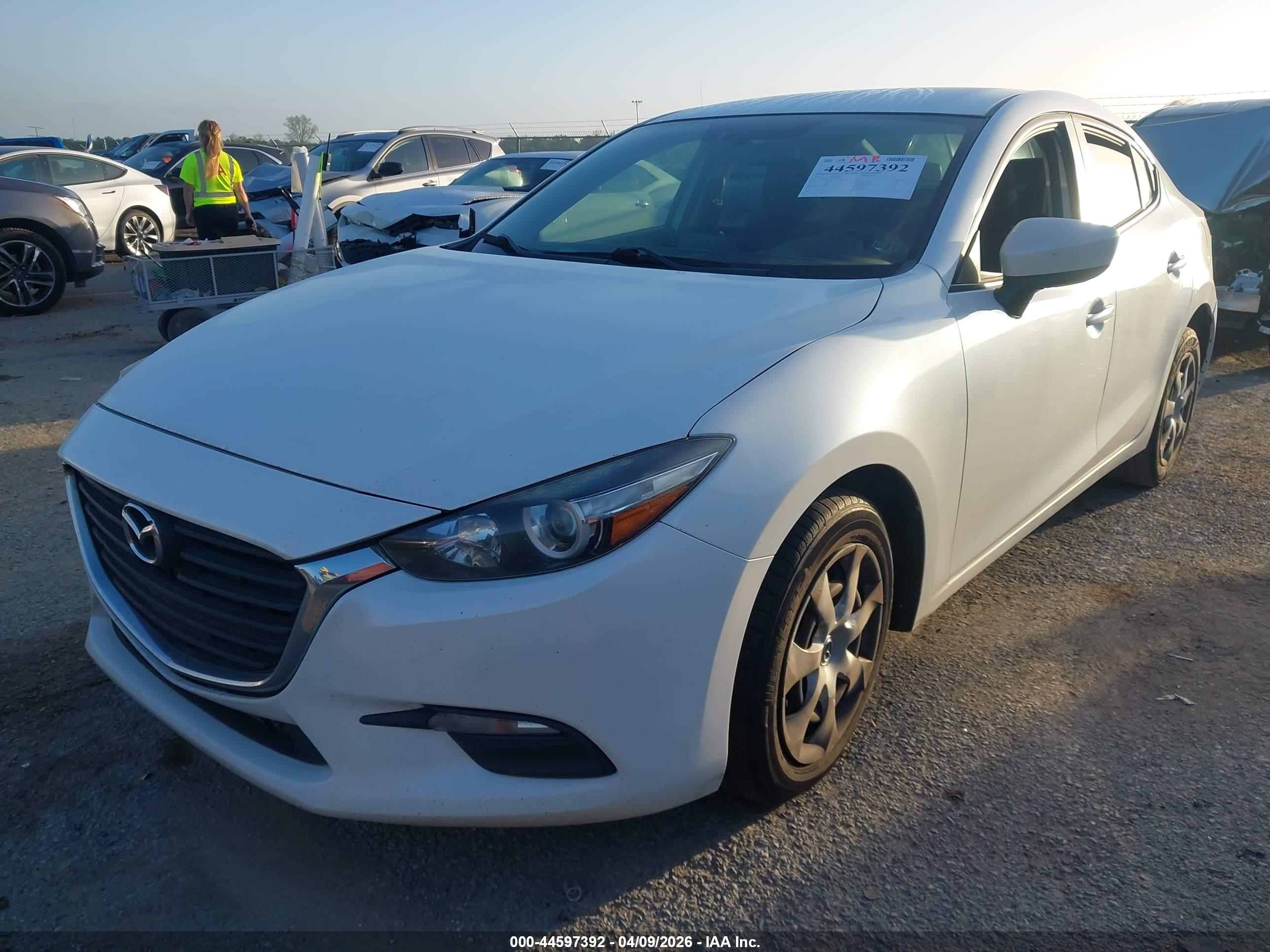 MAZDA MAZDA3 image 2
