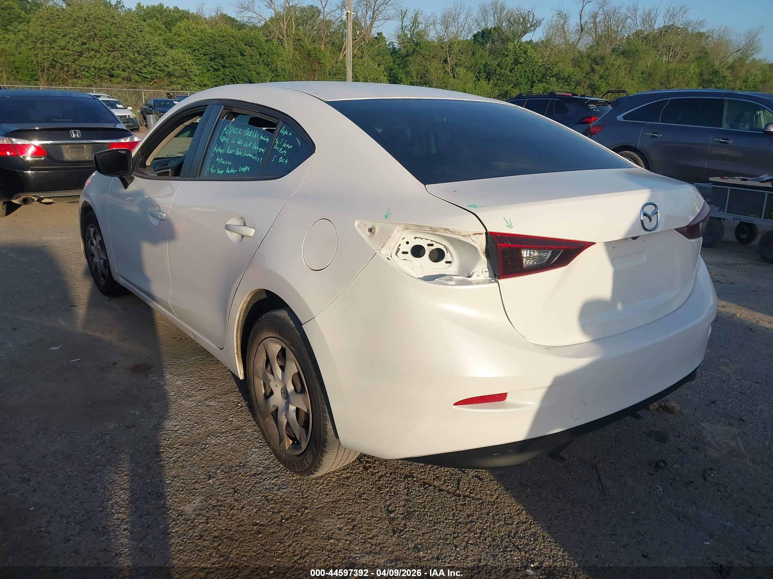 MAZDA MAZDA3 image 3