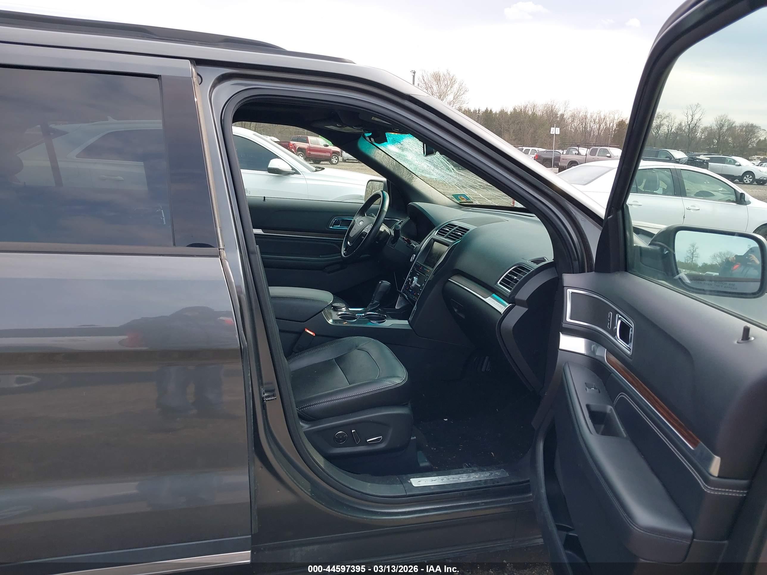 FORD EXPLORER image 5