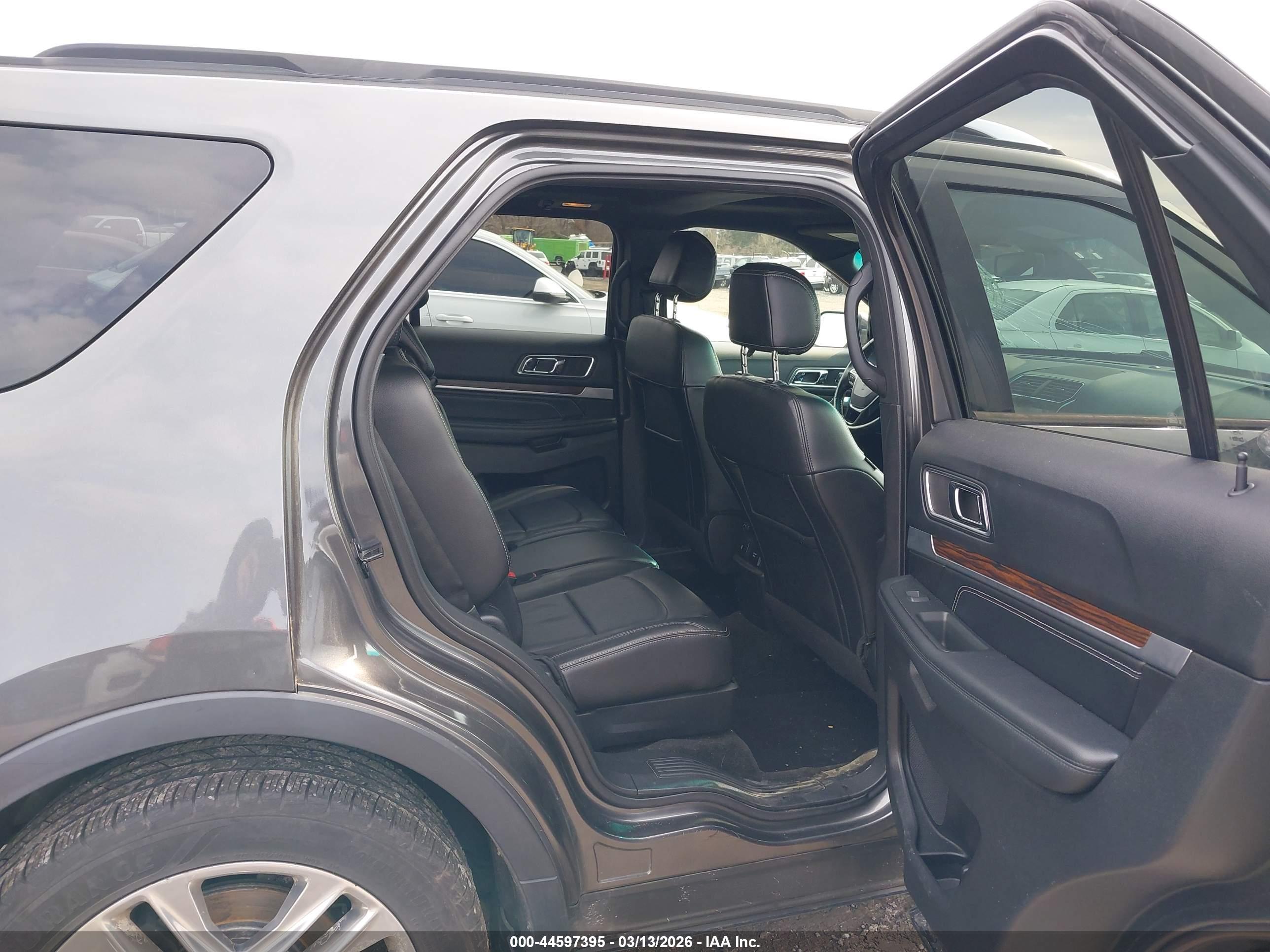 FORD EXPLORER image 8